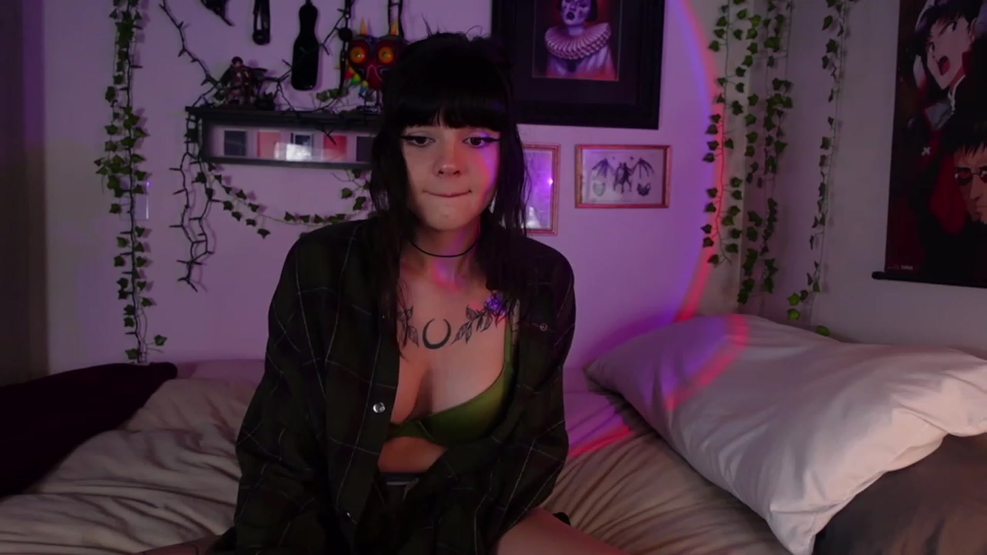 Gallery image thumbnail from Lzardqueen's myfreecams stream on, 04/17/2023, 22:19 image 8 of 20