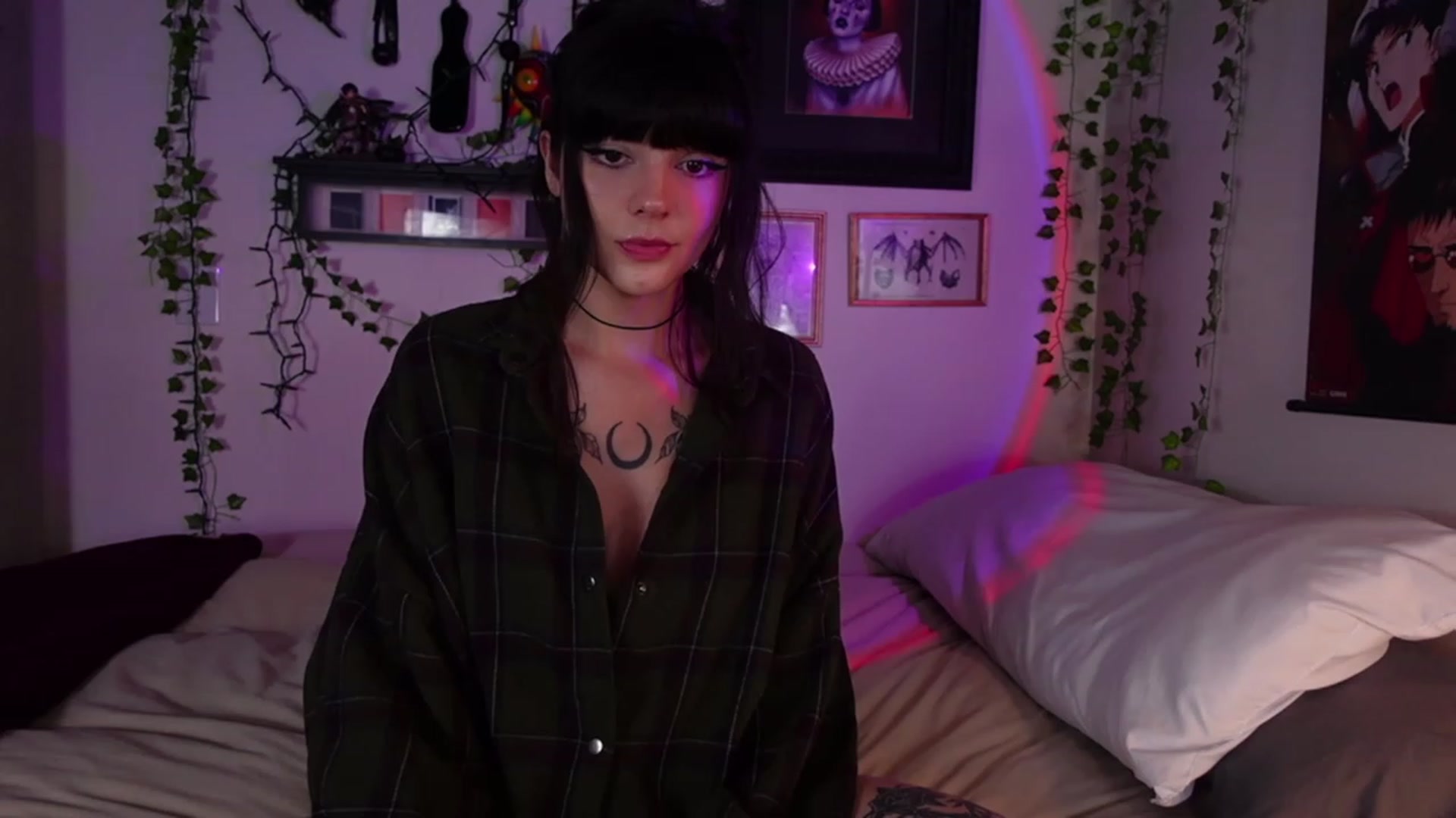 Gallery image thumbnail from Lzardqueen's myfreecams stream on, 04/17/2023, 22:19 image 1 of 20