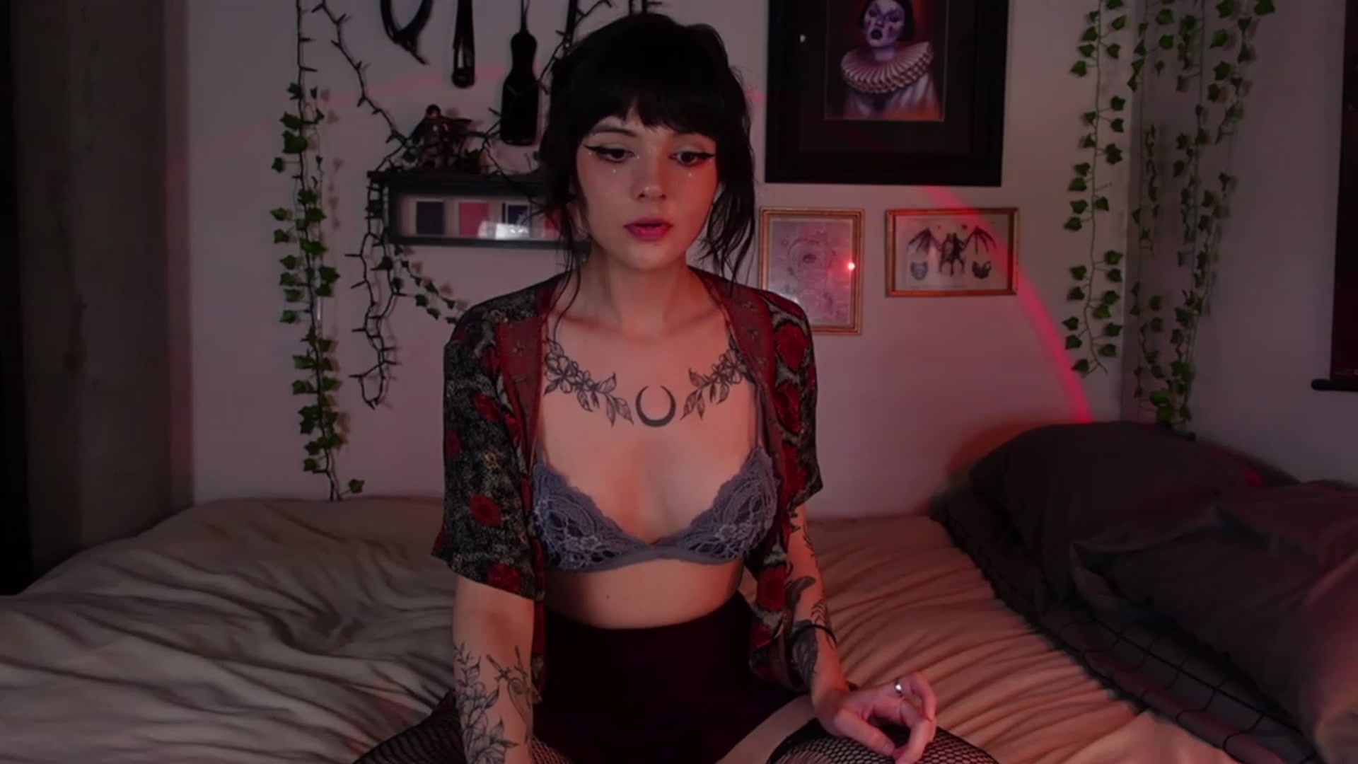 Gallery image thumbnail from Lzardqueen's myfreecams stream on, 04/23/2023, 02:25 image 2 of 20