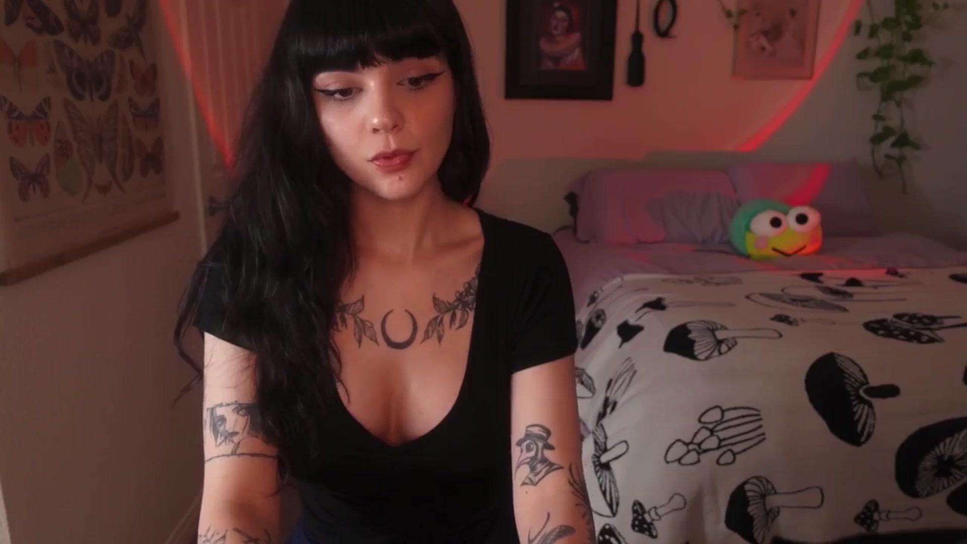 Gallery image thumbnail from Lzardqueen's myfreecams stream on, 06/17/2024, 03:09 image 14 of 20