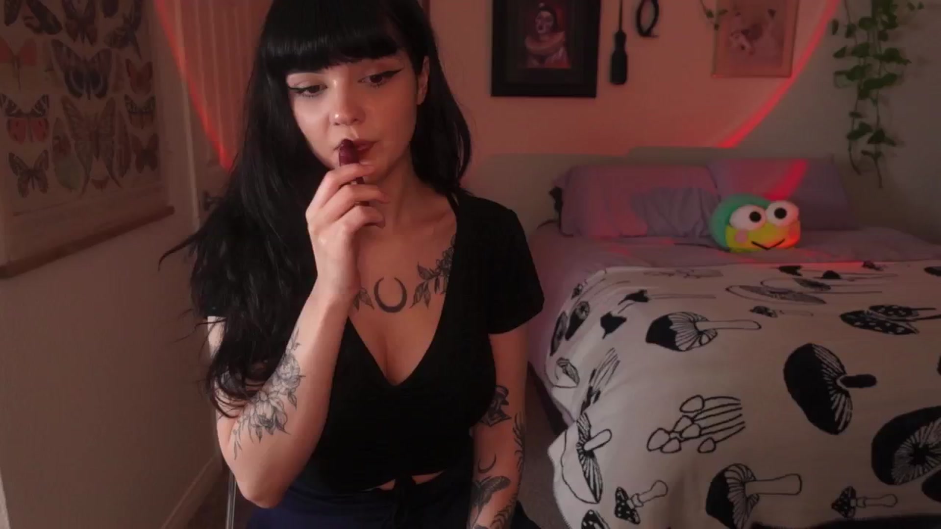 Gallery image thumbnail from Lzardqueen's myfreecams stream on, 06/17/2024, 03:09 image 8 of 20