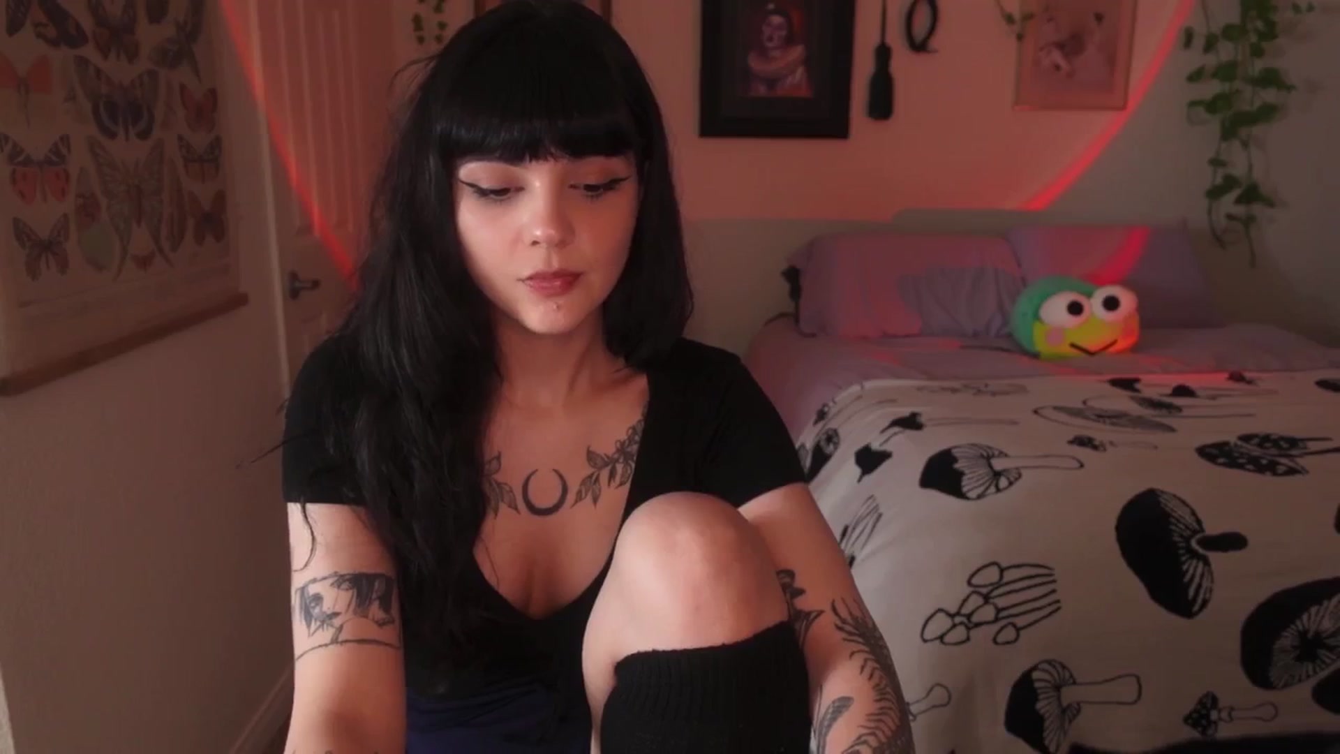 Gallery image thumbnail from Lzardqueen's myfreecams stream on, 06/17/2024, 03:09 image 12 of 20