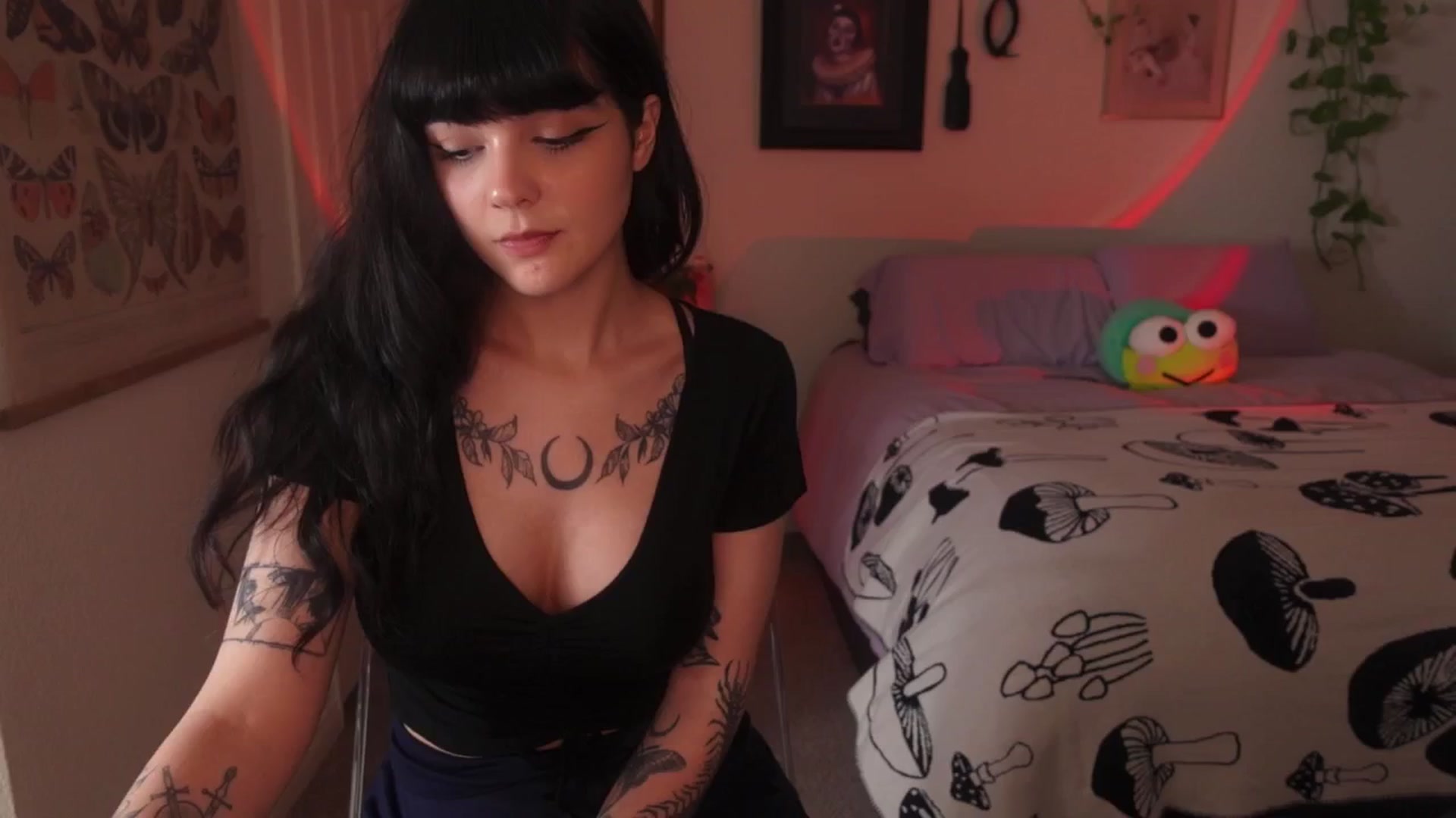 Gallery image thumbnail from Lzardqueen's myfreecams stream on, 06/17/2024, 03:09 image 11 of 20