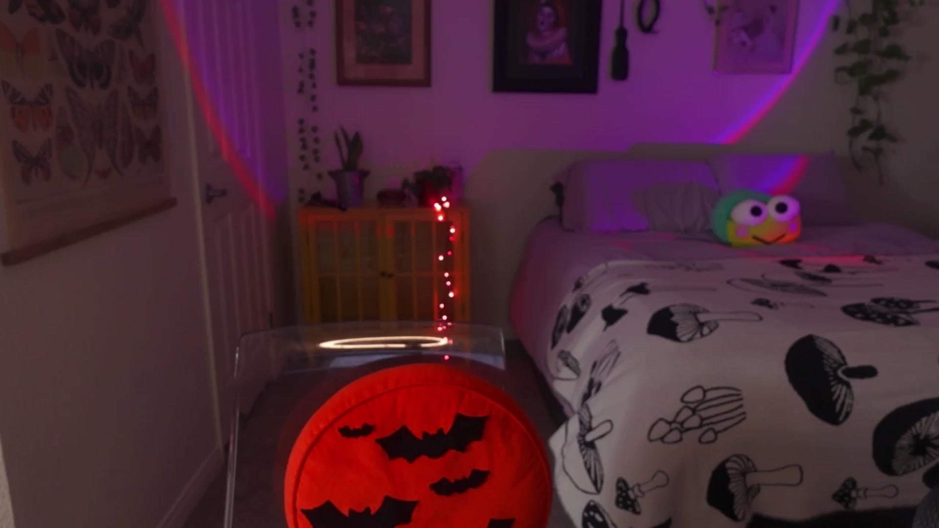 Gallery image thumbnail from Lzardqueen's myfreecams stream on, 06/17/2024, 03:09 image 18 of 20