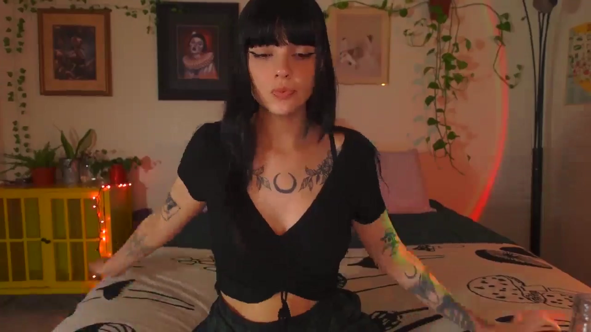 Gallery image thumbnail from Lzardqueen's myfreecams stream on, 07/10/2024, 24:59 image 15 of 20