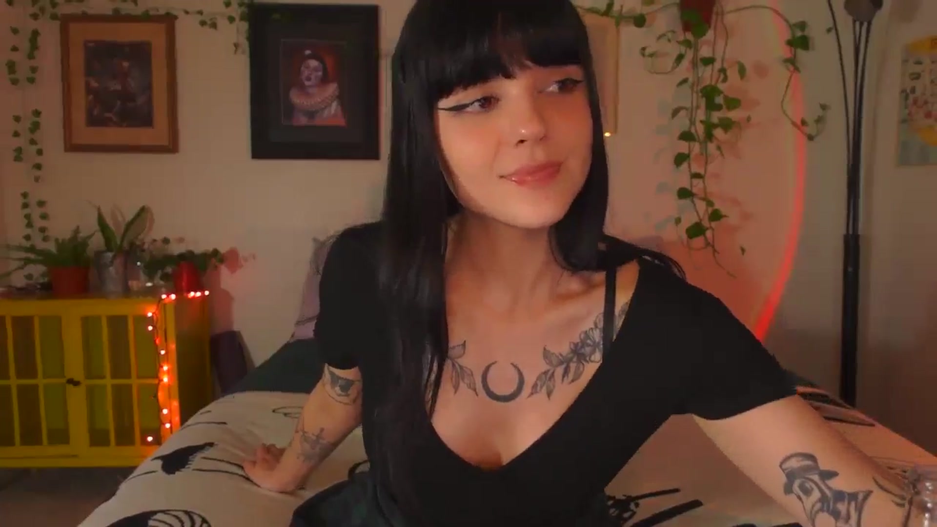 Gallery image thumbnail from Lzardqueen's myfreecams stream on, 07/10/2024, 24:59 image 12 of 20