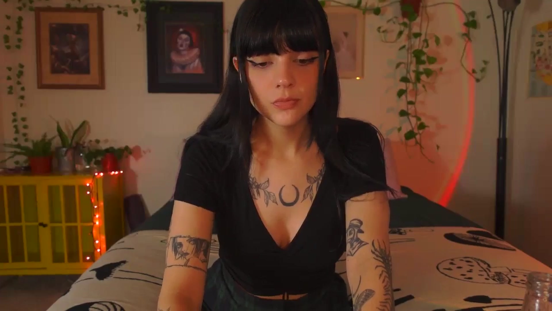 Gallery image thumbnail from Lzardqueen's myfreecams stream on, 07/10/2024, 24:59 image 18 of 20