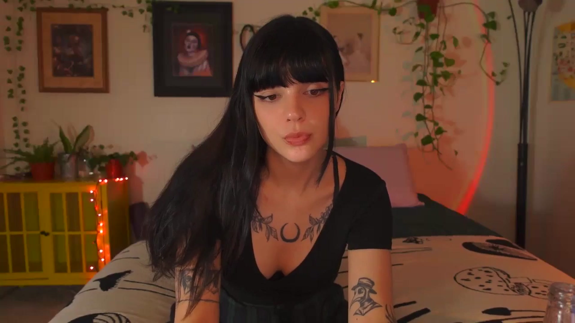 Gallery image thumbnail from Lzardqueen's myfreecams stream on, 07/10/2024, 24:59 image 20 of 20