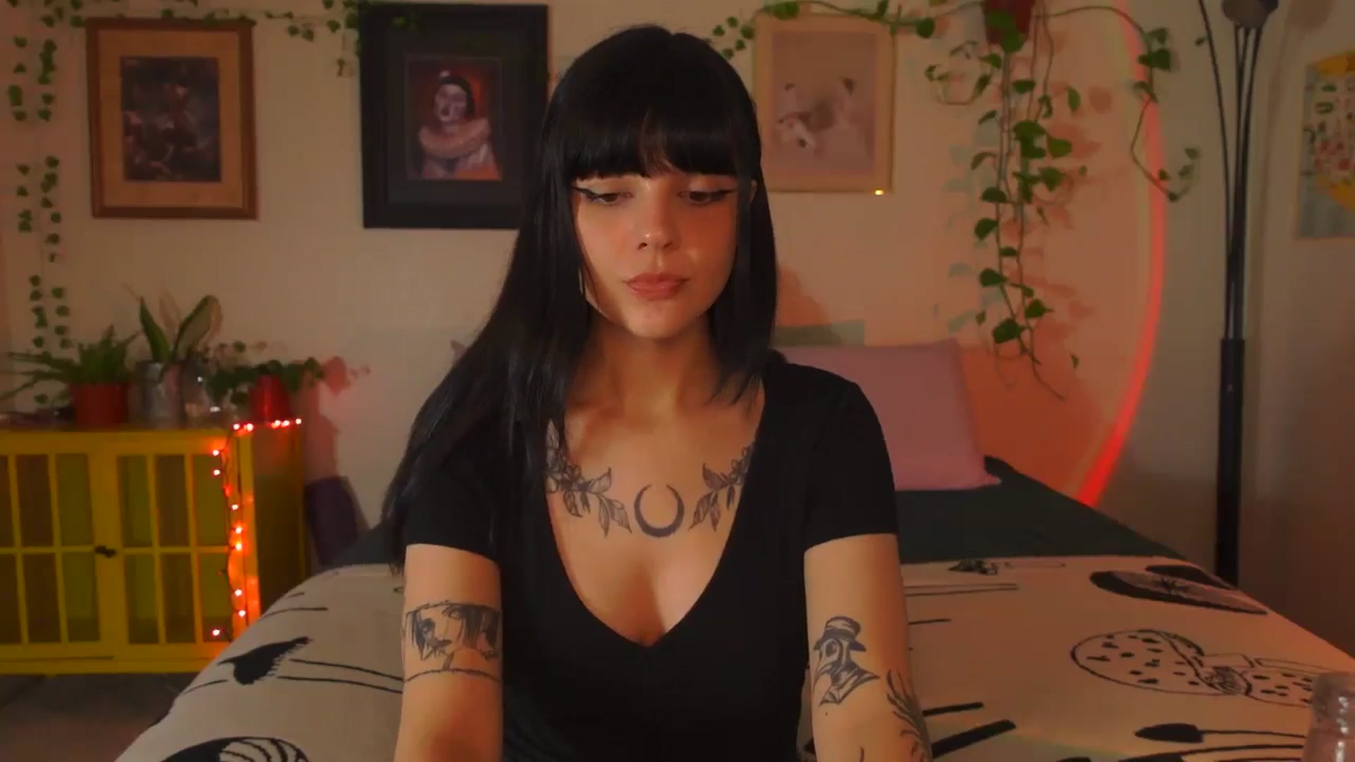 Gallery image thumbnail from Lzardqueen's myfreecams stream on, 07/10/2024, 24:59 image 11 of 20
