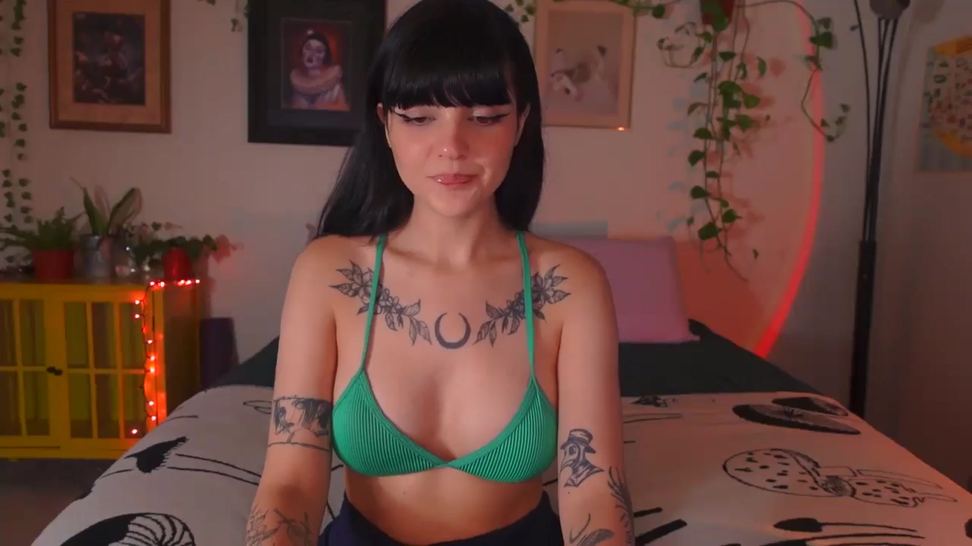 Gallery image thumbnail from Lzardqueen's myfreecams stream on, 07/10/2024, 03:33 image 2 of 20