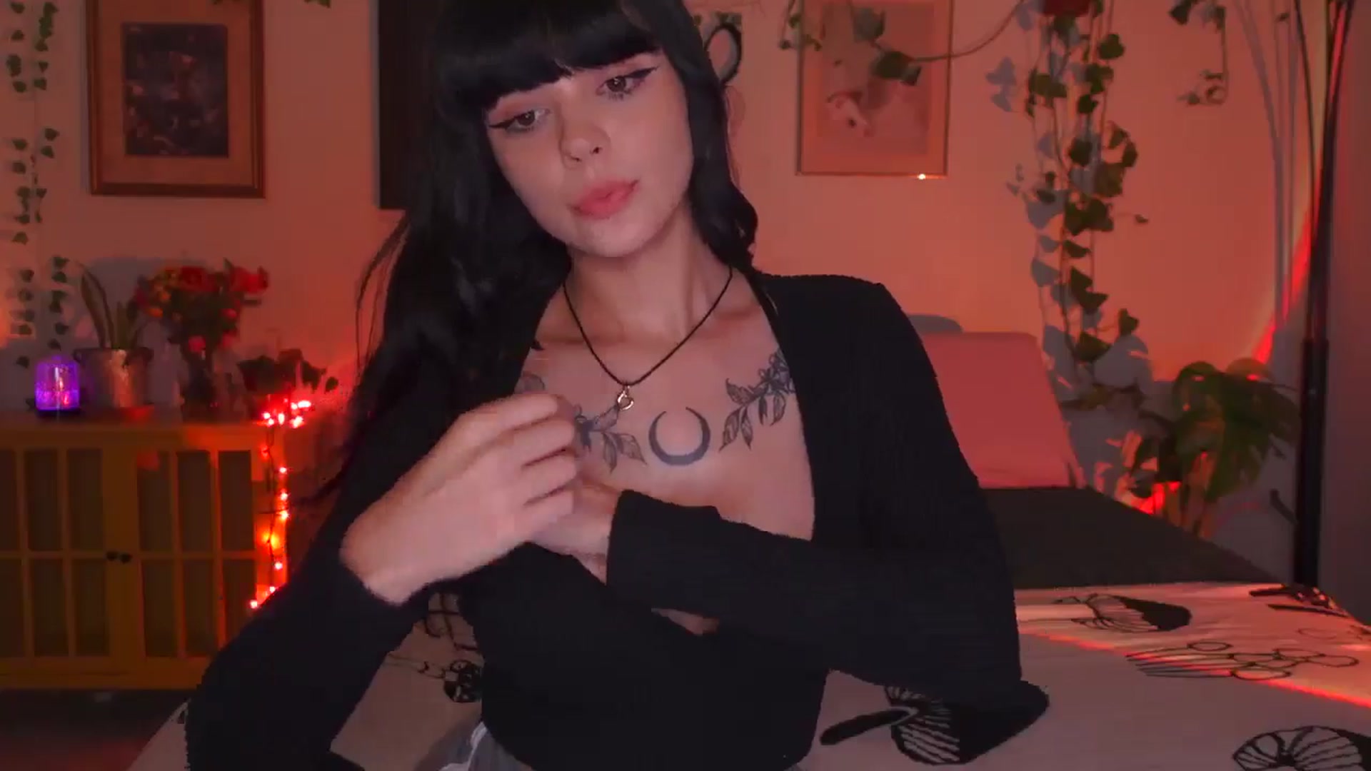 Gallery image thumbnail from Lzardqueen's myfreecams stream on, 08/03/2024, 04:49 image 14 of 20