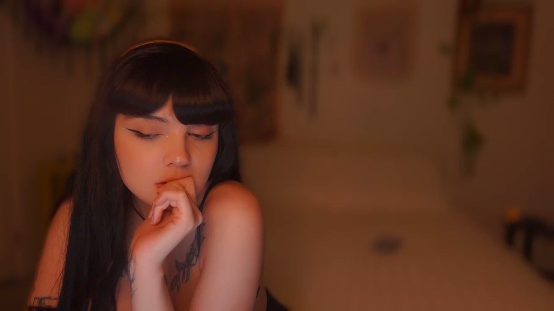 Gallery image thumbnail from Lzardqueen's myfreecams stream on, 07/14/2025, 02:58 image 17 of 20