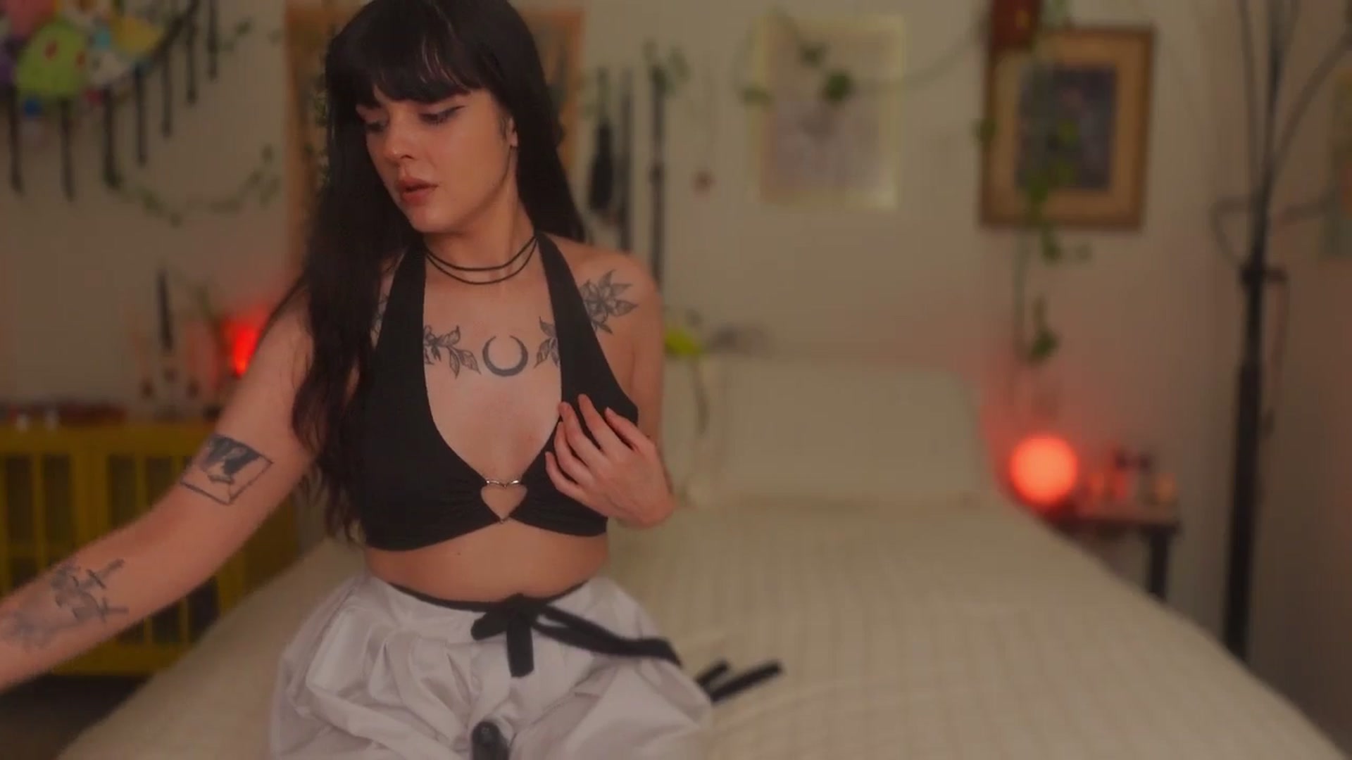 Gallery image thumbnail from Lzardqueen's myfreecams stream on, 07/15/2025, 18:01 image 14 of 20