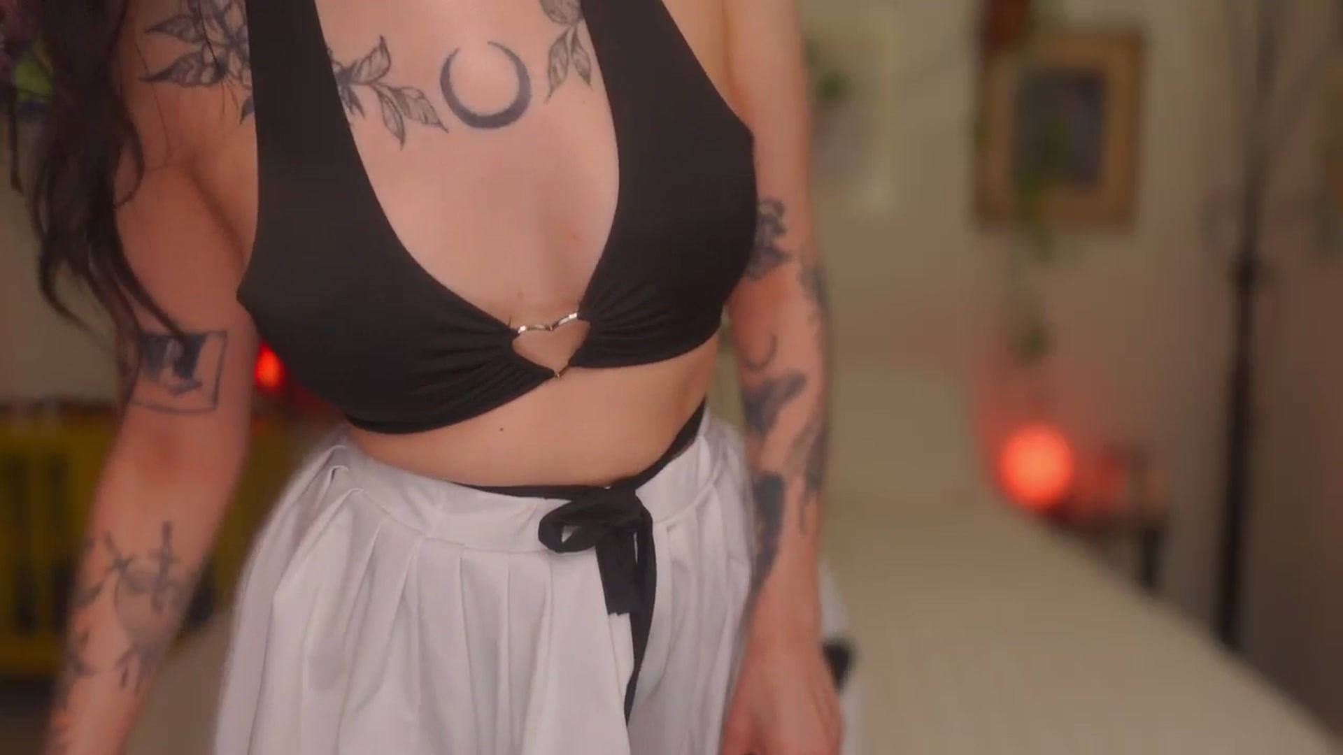 Gallery image thumbnail from Lzardqueen's myfreecams stream on, 07/15/2025, 18:01 image 10 of 20