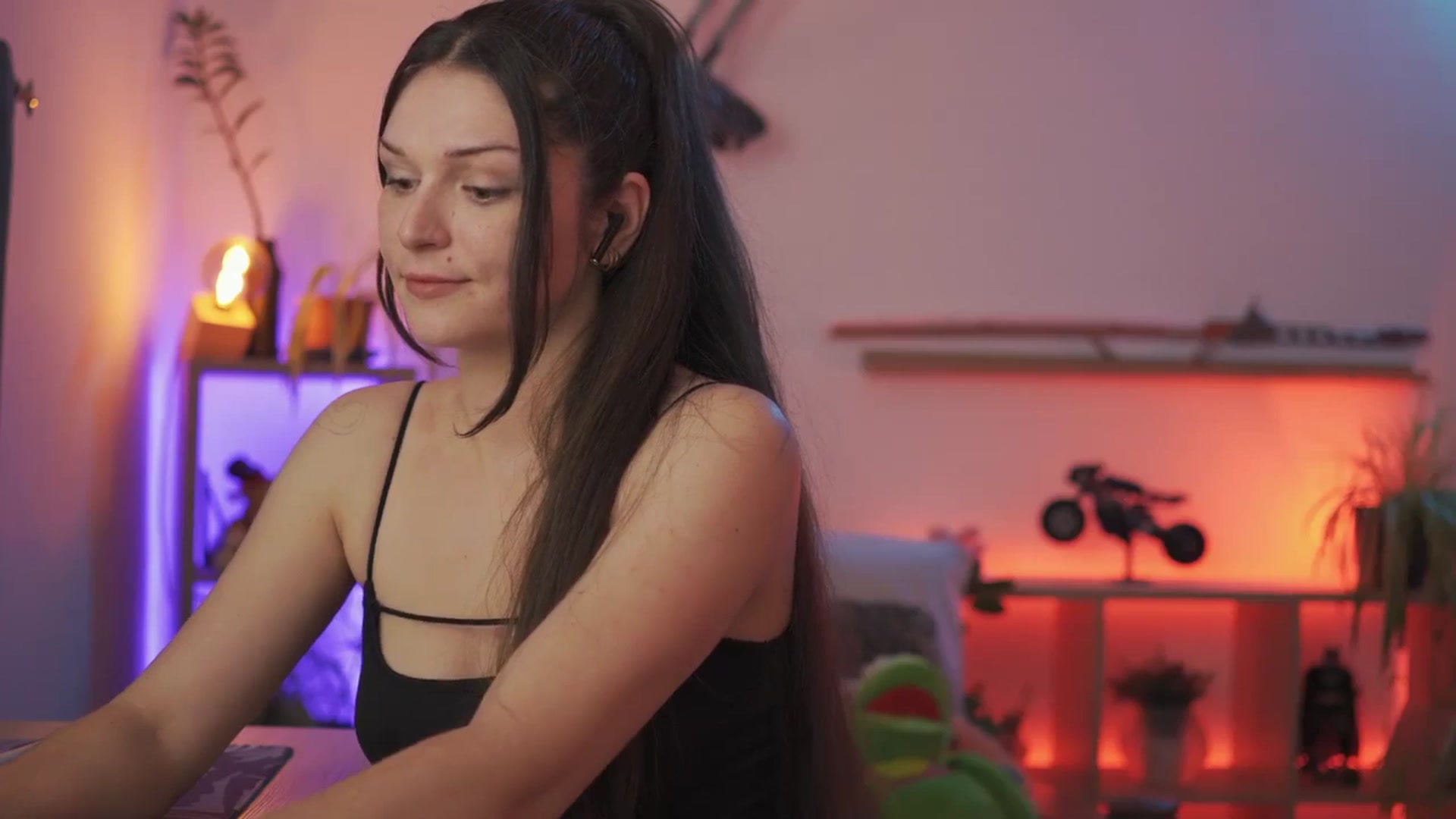 Gallery image thumbnail from M1aGarand's myfreecams stream on, 08/21/2024, 01:58 image 17 of 20