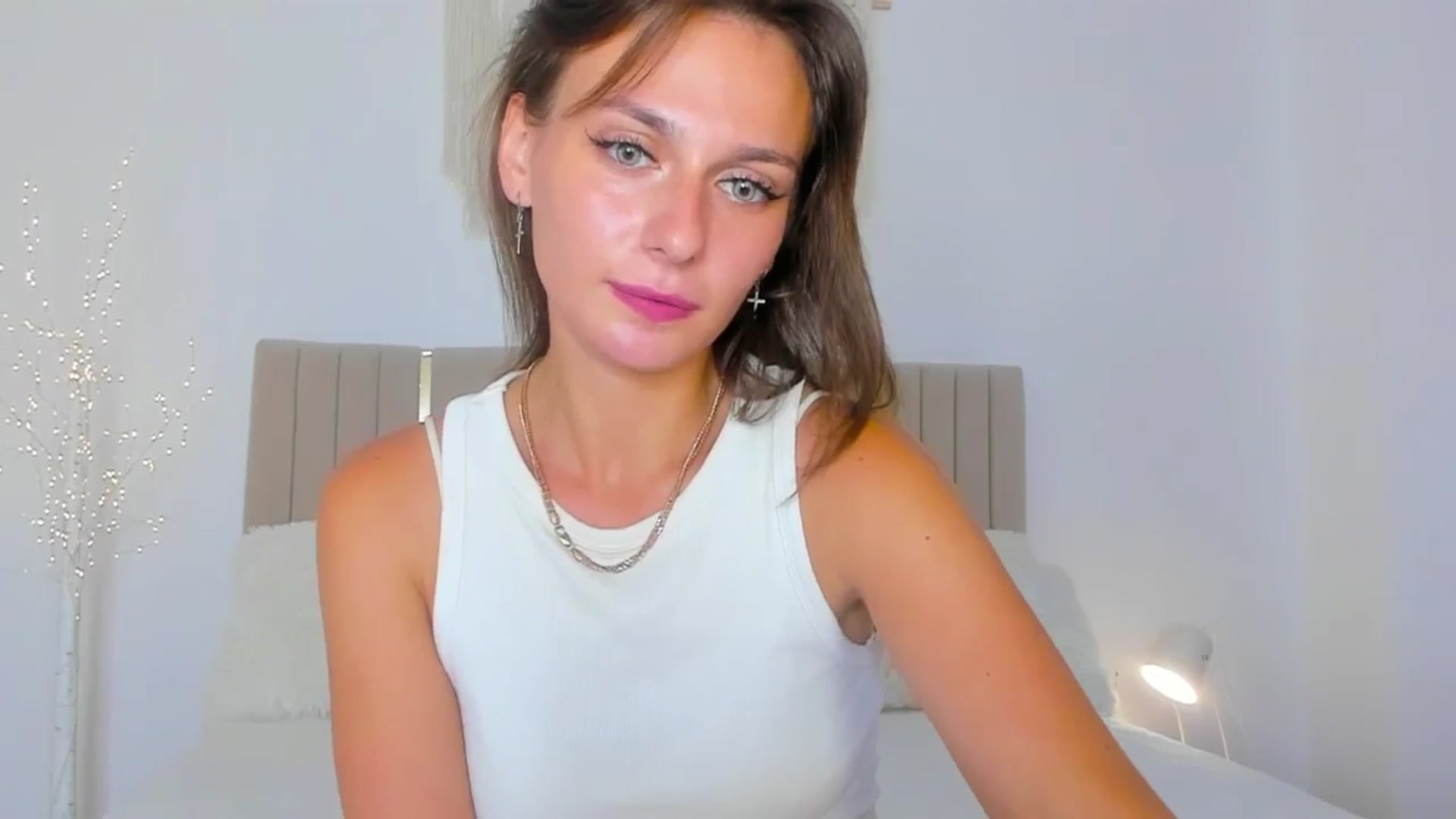 Gallery image thumbnail from M1ss_arina's myfreecams stream on, 07/07/2025, 13:37 image 18 of 20