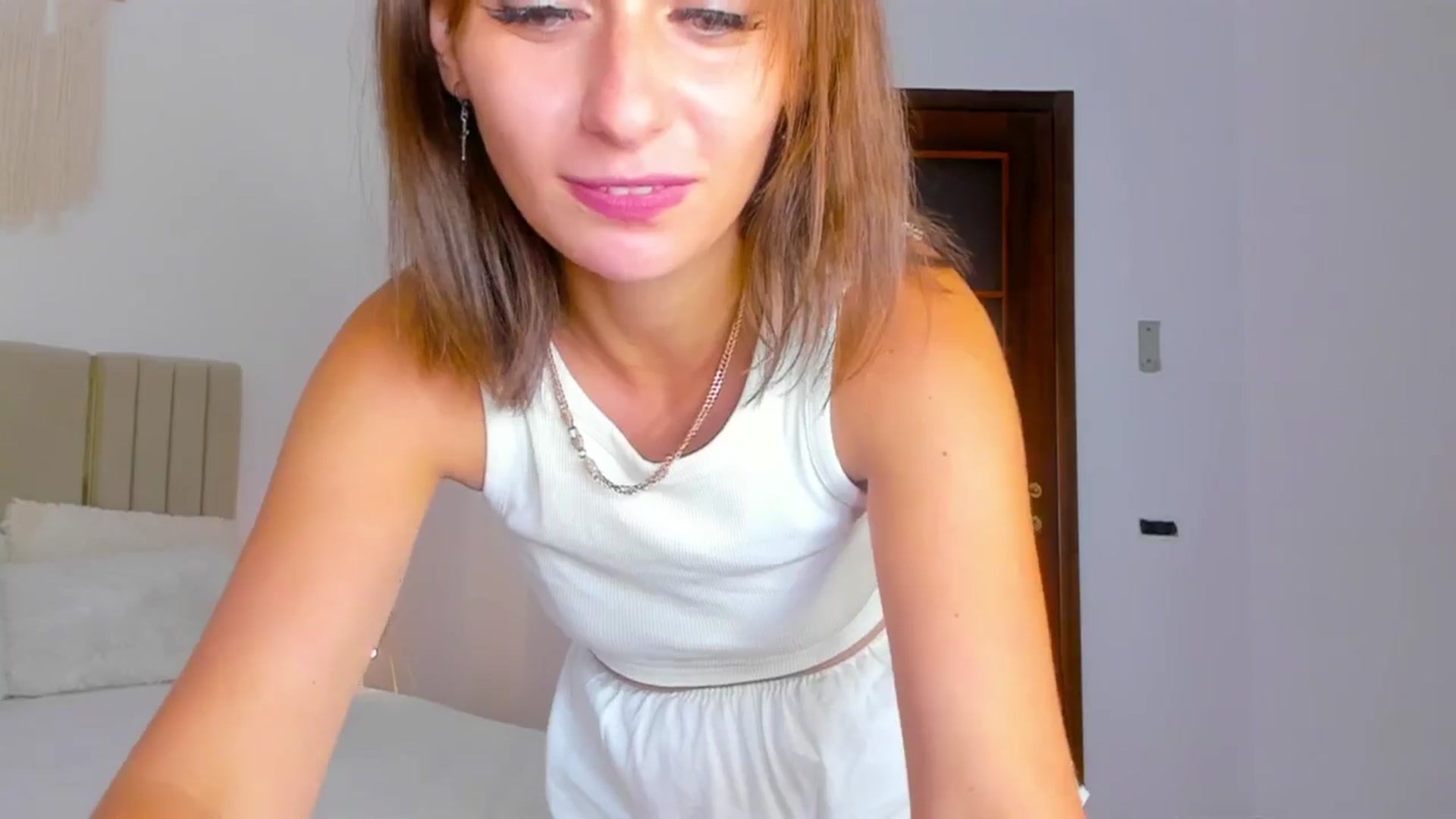 Gallery image thumbnail from M1ss_arina's myfreecams stream on, 07/07/2025, 13:37 image 10 of 20
