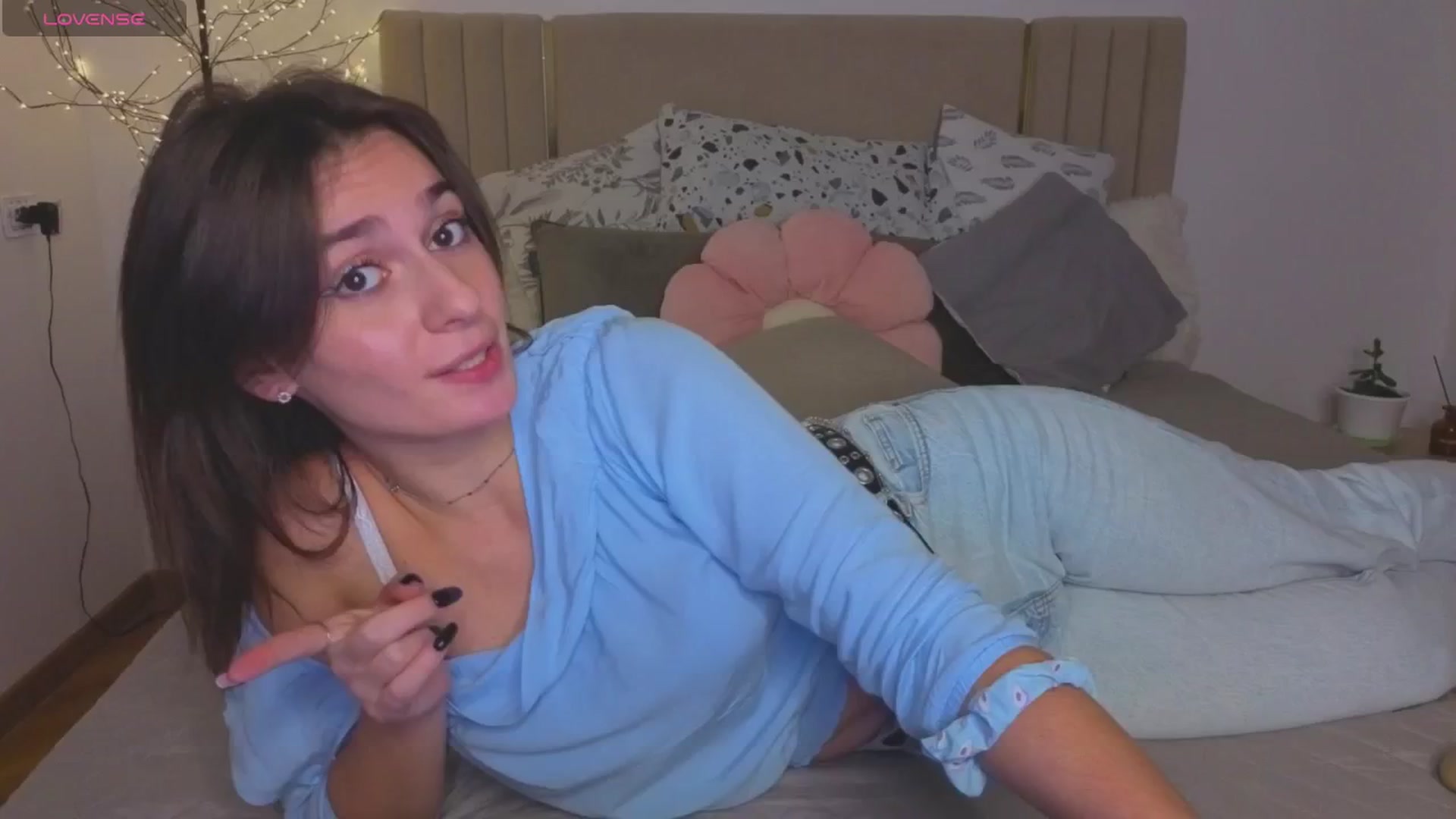 Gallery image thumbnail from M1ss_arina's myfreecams stream on, 12/03/2025, 23:05 image 16 of 20