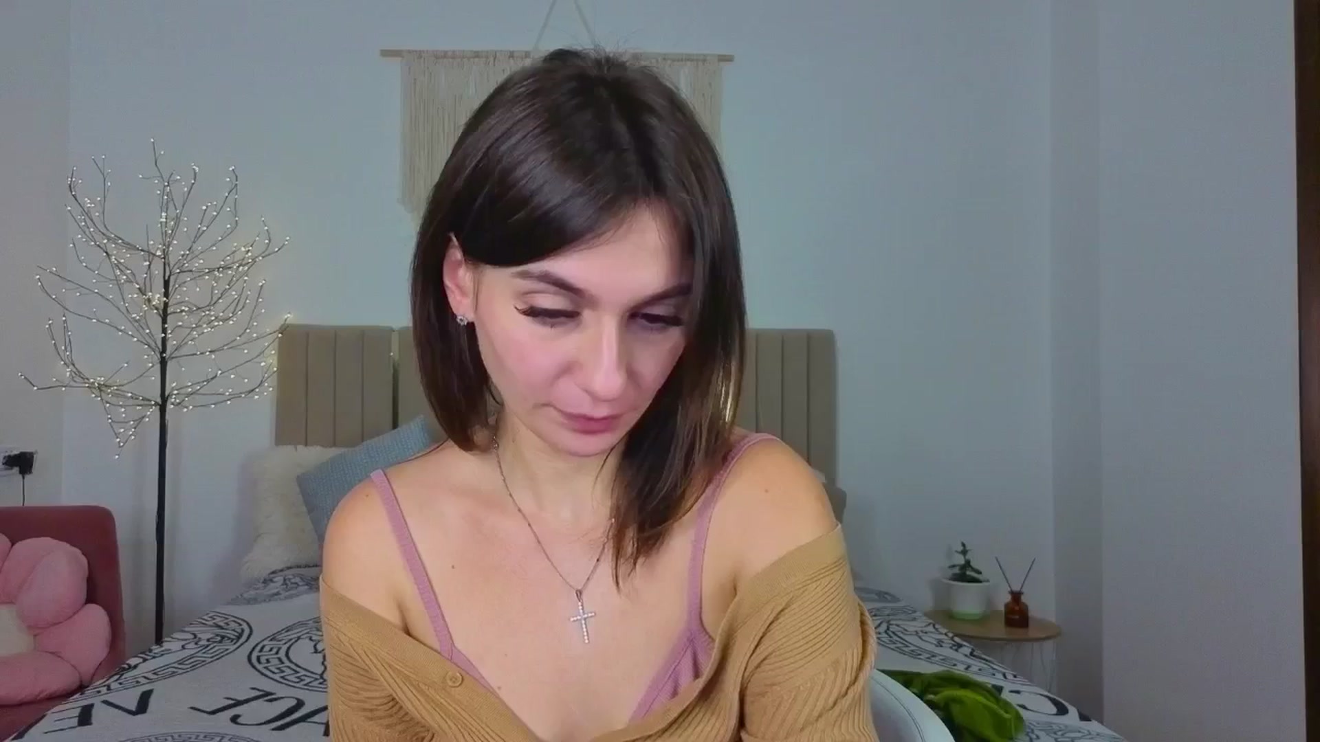 Gallery image thumbnail from M1ss_arina's myfreecams stream on, 12/08/2025, 01:44 image 19 of 20