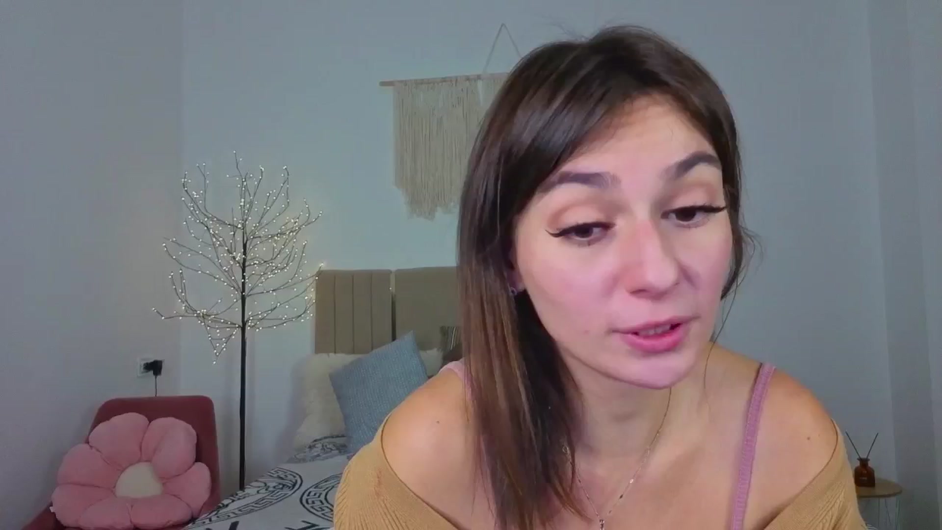 Gallery image thumbnail from M1ss_arina's myfreecams stream on, 12/08/2025, 02:47 image 9 of 20