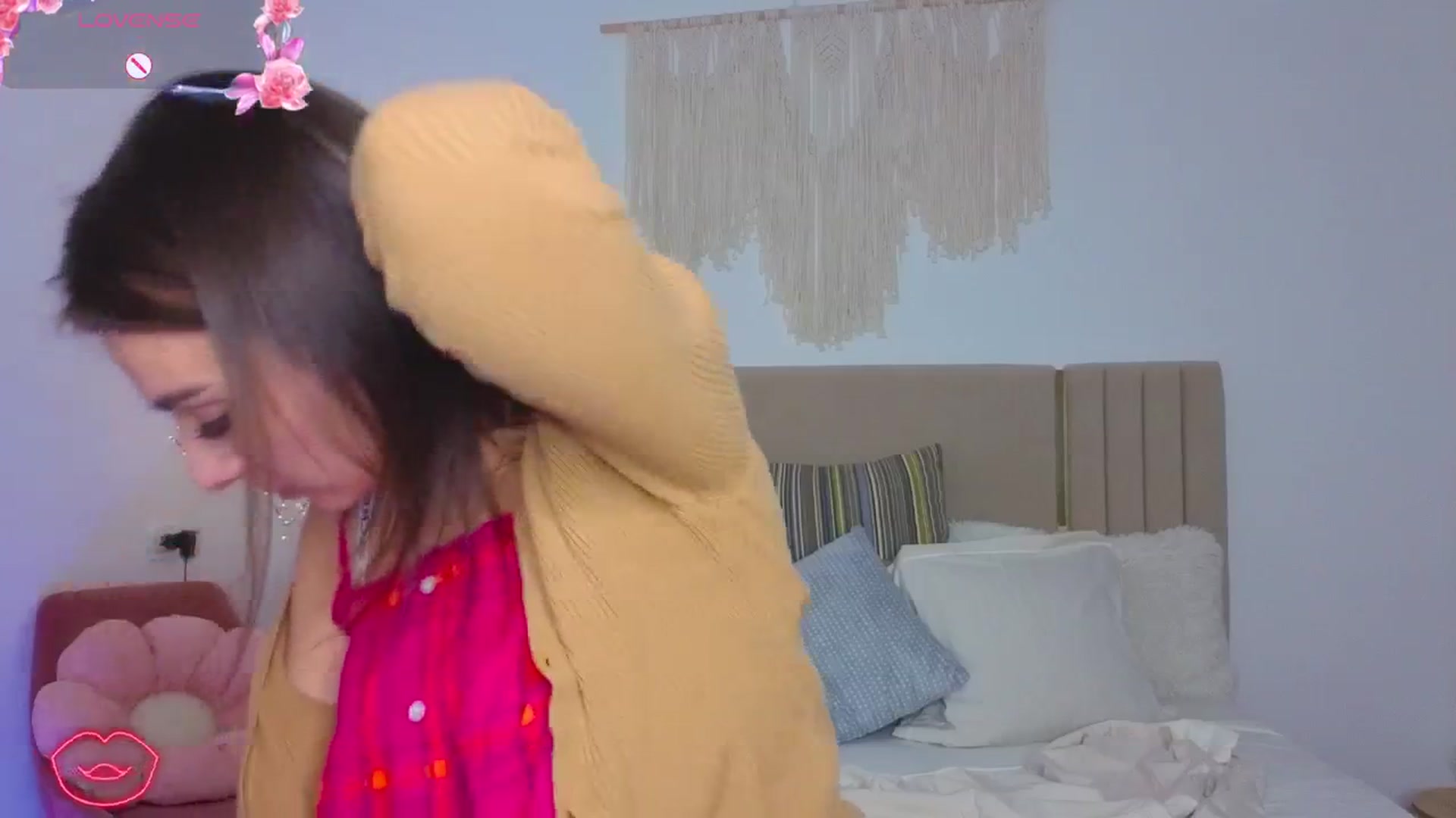 Gallery image thumbnail from M1ss_arina's myfreecams stream on, 12/10/2025, 24:27 image 4 of 20