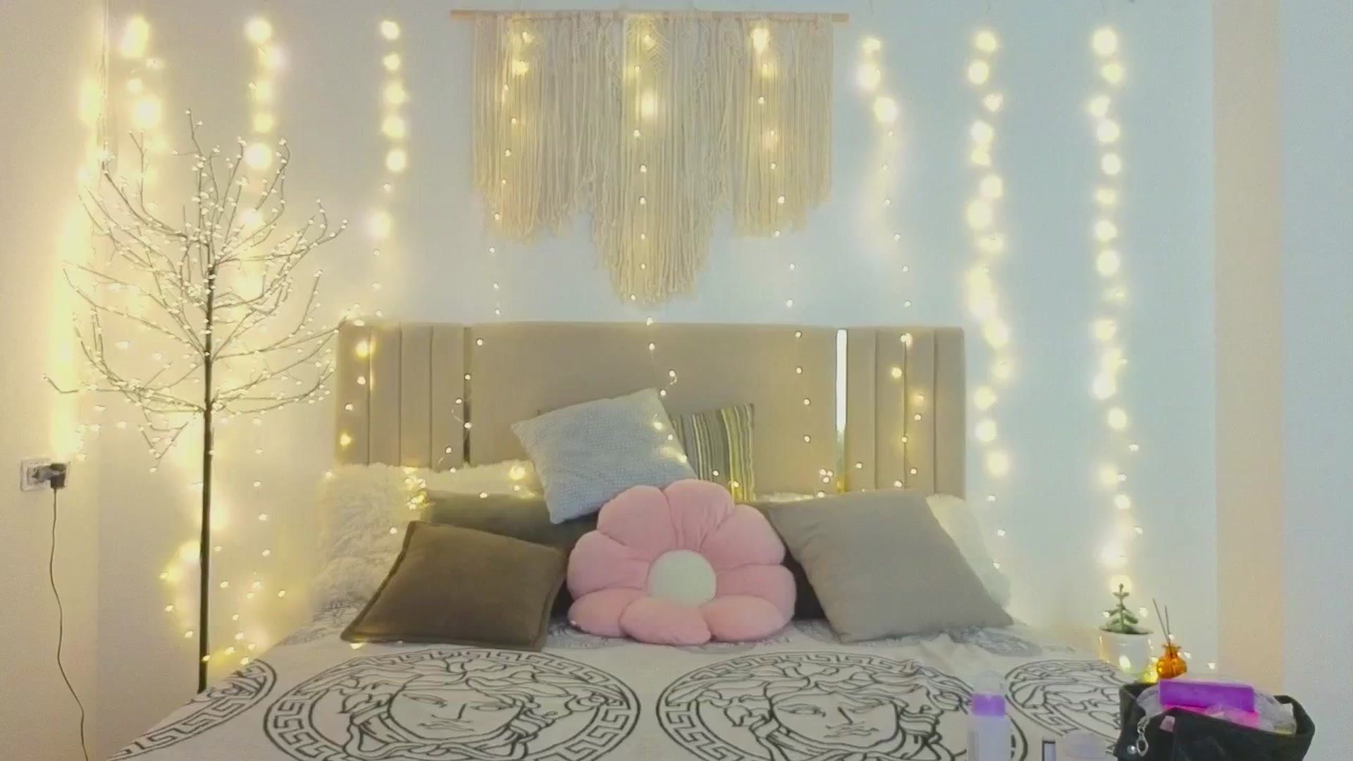 Gallery image thumbnail from M1ss_arina's myfreecams stream on, 12/18/2025, 01:05 image 1 of 20