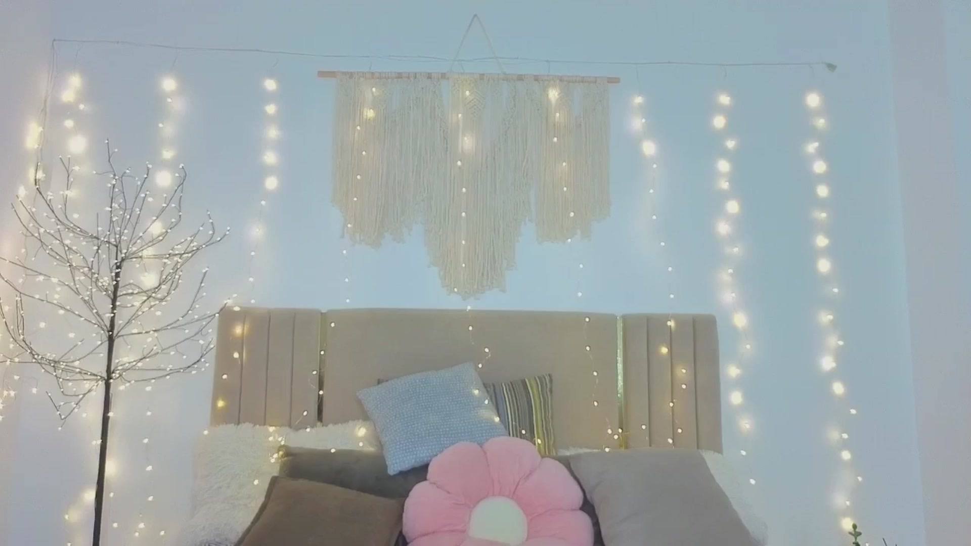 Gallery image thumbnail from M1ss_arina's myfreecams stream on, 12/18/2025, 01:05 image 20 of 20