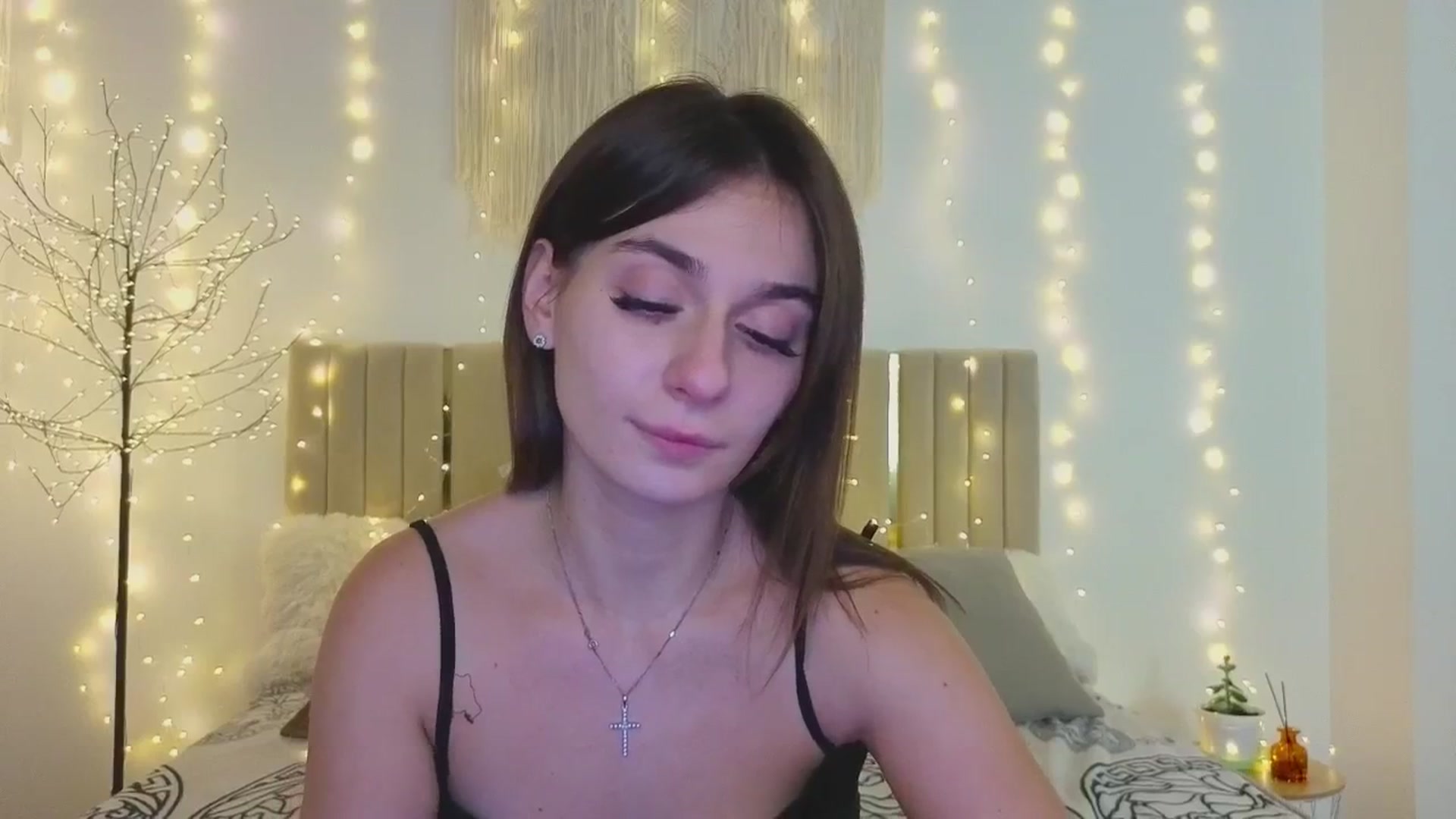 Gallery image thumbnail from M1ss_arina's myfreecams stream on, 12/18/2025, 04:37 image 18 of 20