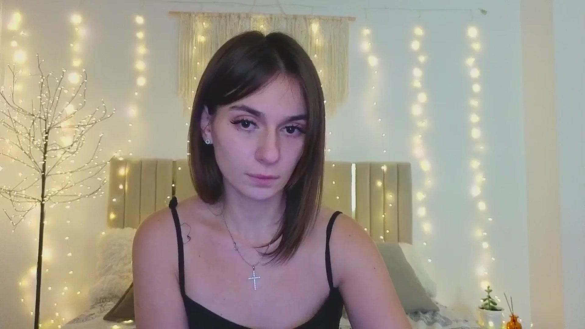 Gallery image thumbnail from M1ss_arina's myfreecams stream on, 12/18/2025, 04:37 image 16 of 20