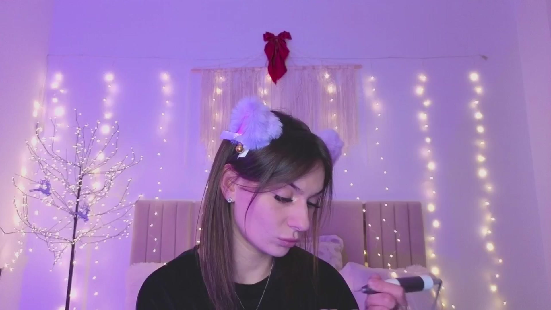 Gallery image thumbnail from M1ss_arina's myfreecams stream on, 12/19/2025, 23:48 image 2 of 20