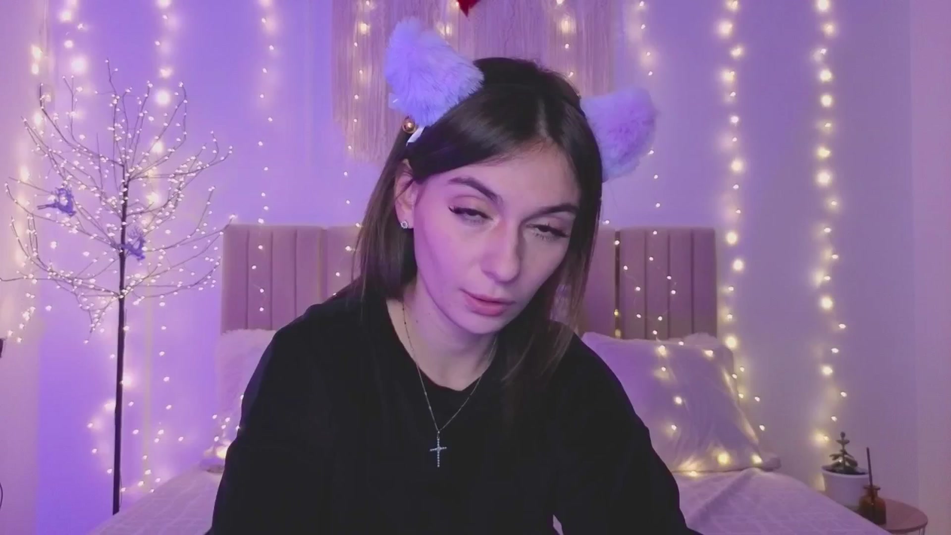 Gallery image thumbnail from M1ss_arina's myfreecams stream on, 12/19/2025, 23:48 image 10 of 20