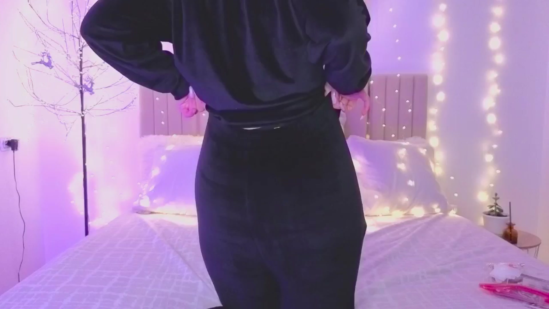 Gallery image thumbnail from M1ss_arina's myfreecams stream on, 12/19/2025, 23:48 image 18 of 20