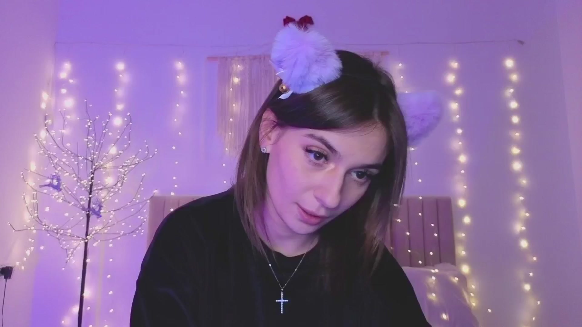 Gallery image thumbnail from M1ss_arina's myfreecams stream on, 12/19/2025, 23:48 image 19 of 20
