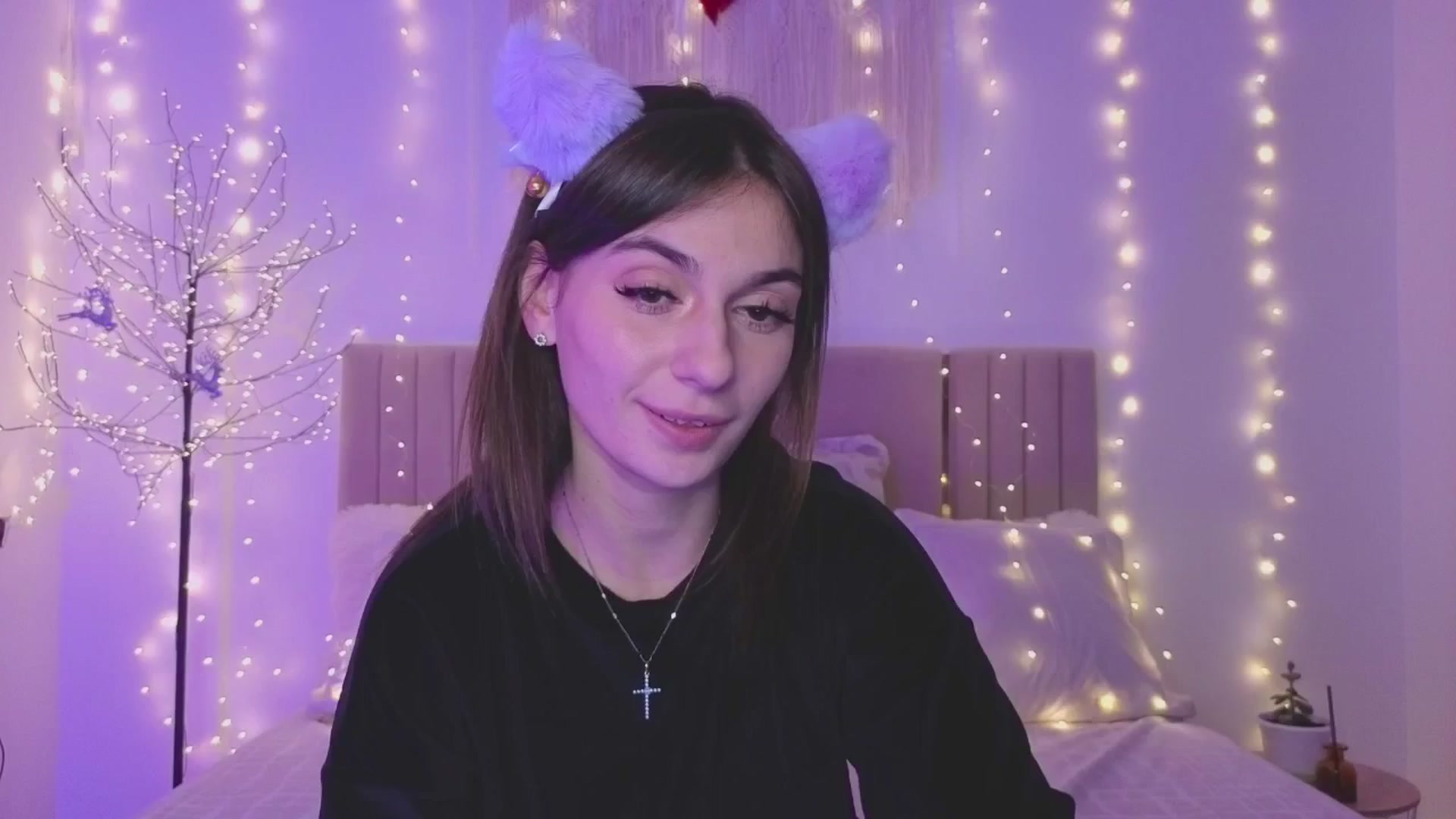 Gallery image thumbnail from M1ss_arina's myfreecams stream on, 12/19/2025, 23:48 image 11 of 20