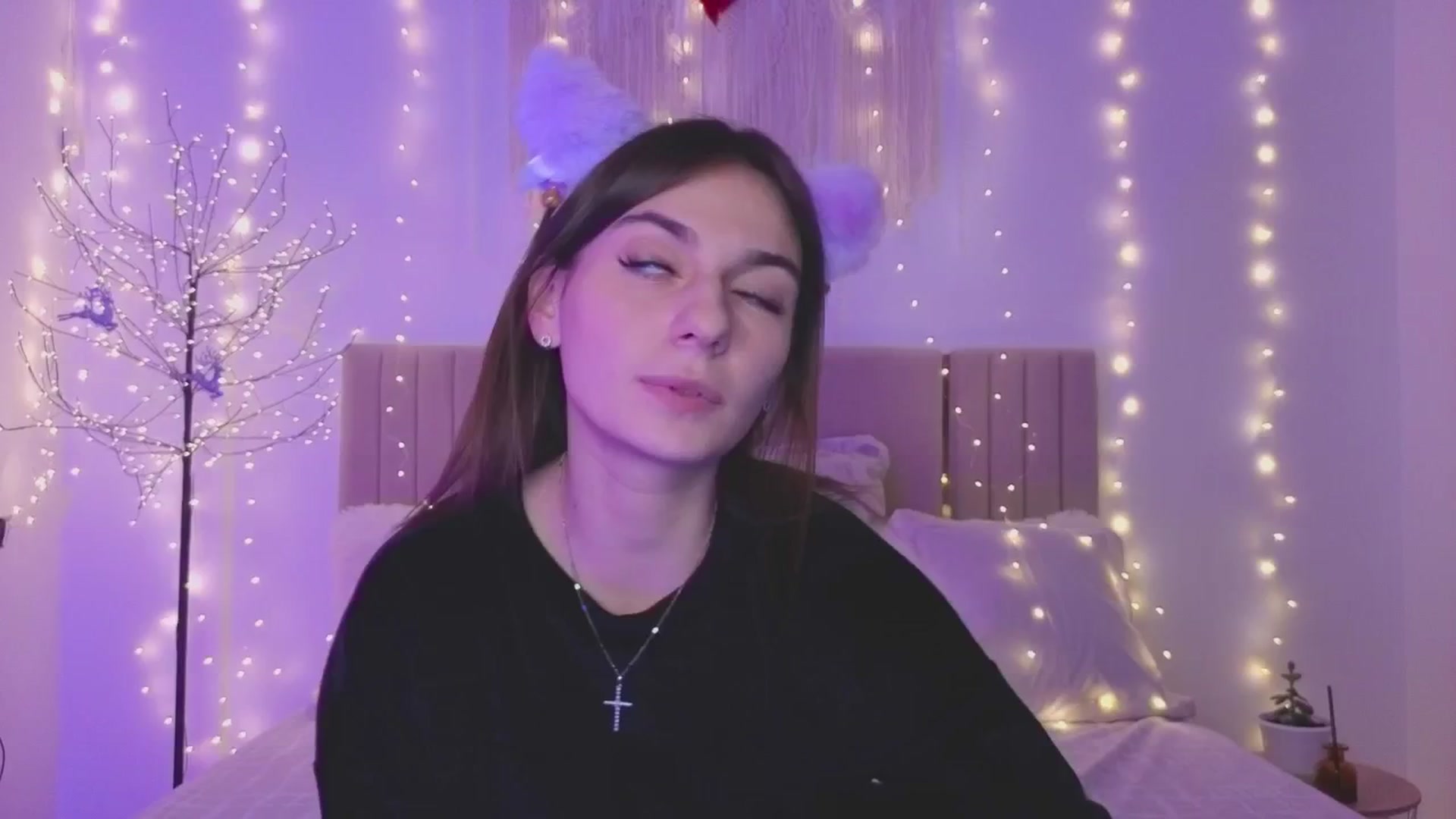 Gallery image thumbnail from M1ss_arina's myfreecams stream on, 12/19/2025, 23:48 image 6 of 20