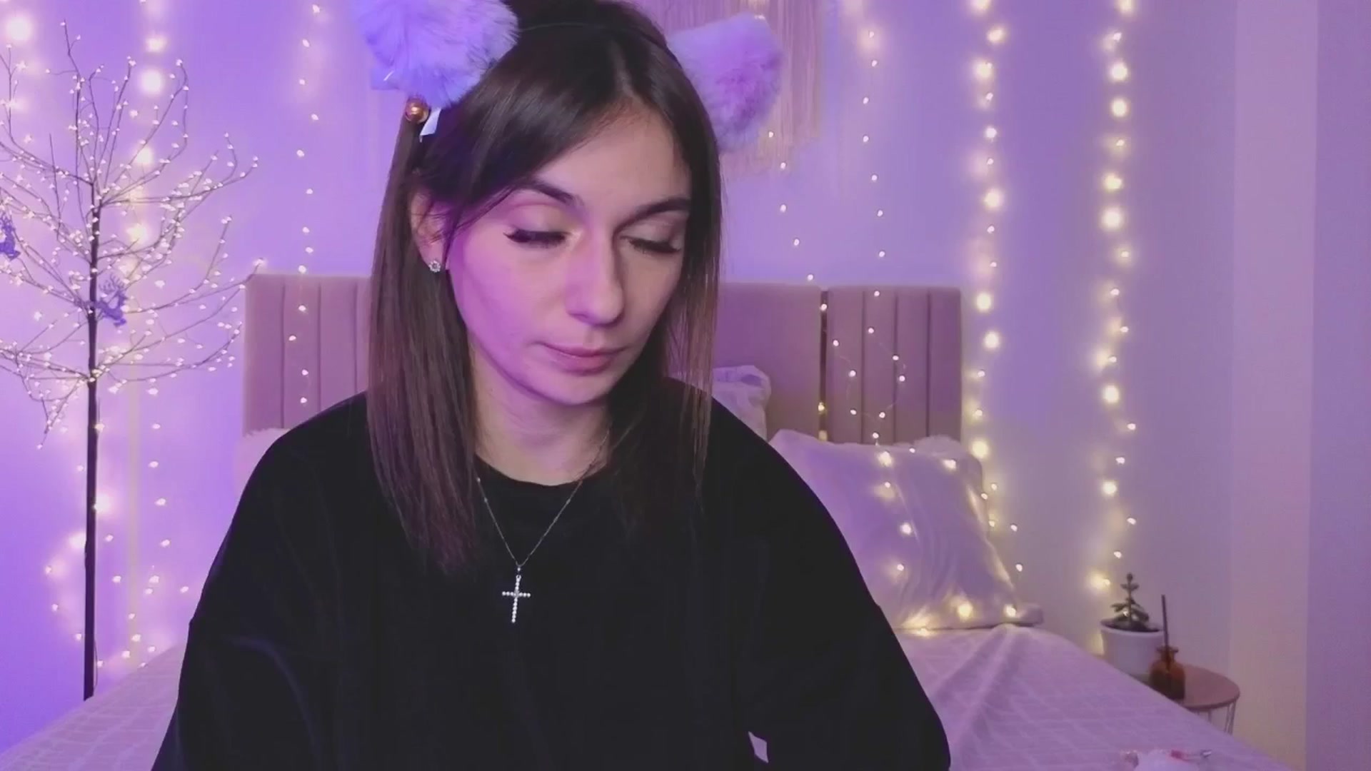 Gallery image thumbnail from M1ss_arina's myfreecams stream on, 12/19/2025, 23:48 image 1 of 20