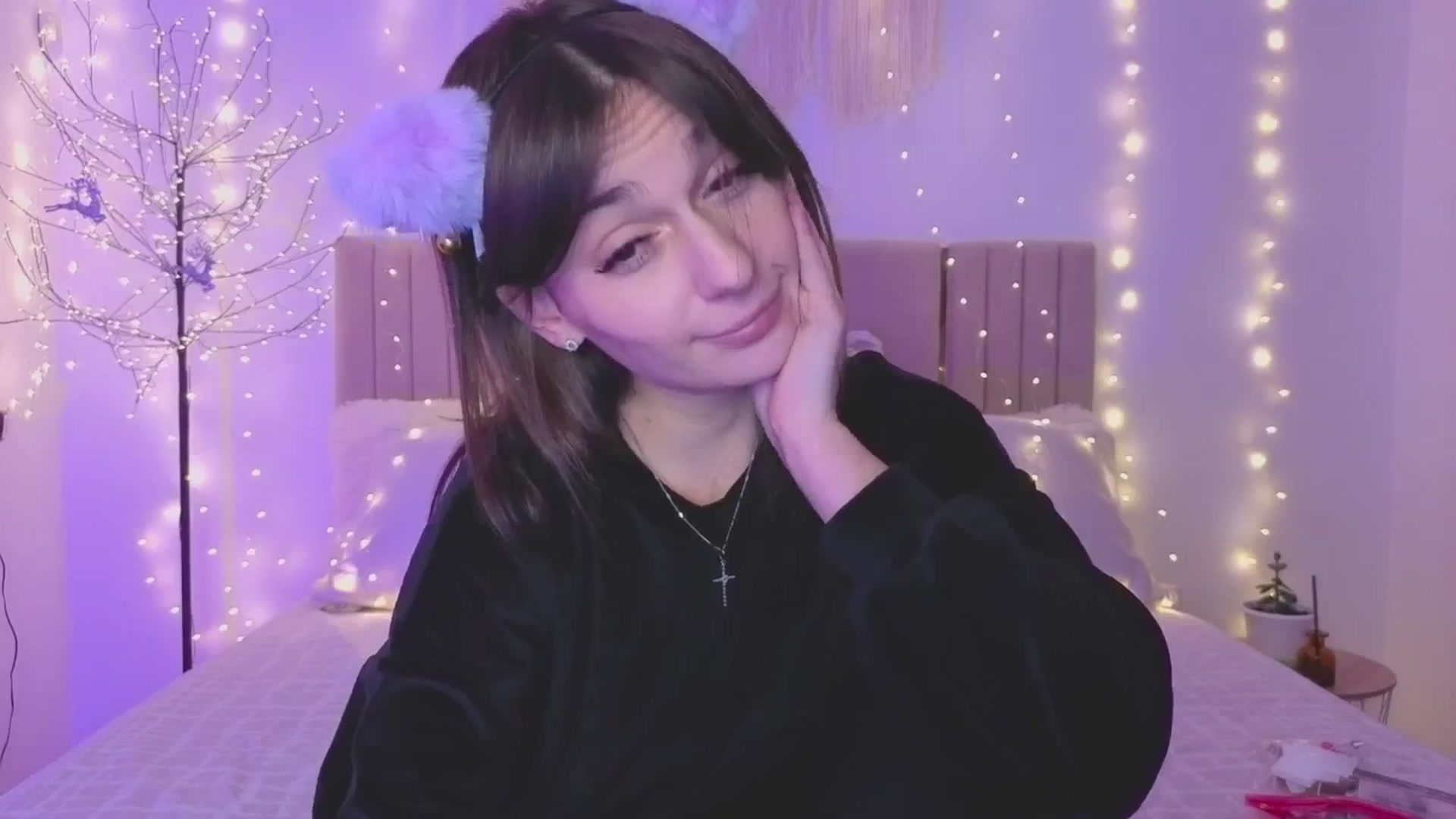 Gallery image thumbnail from M1ss_arina's myfreecams stream on, 12/20/2025, 01:03 image 6 of 20