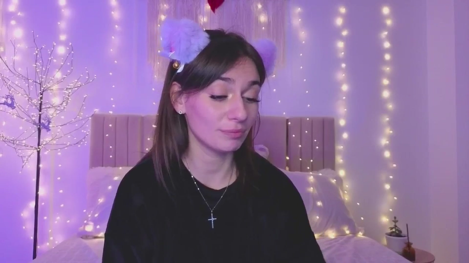 Gallery image thumbnail from M1ss_arina's myfreecams stream on, 12/20/2025, 01:03 image 12 of 20