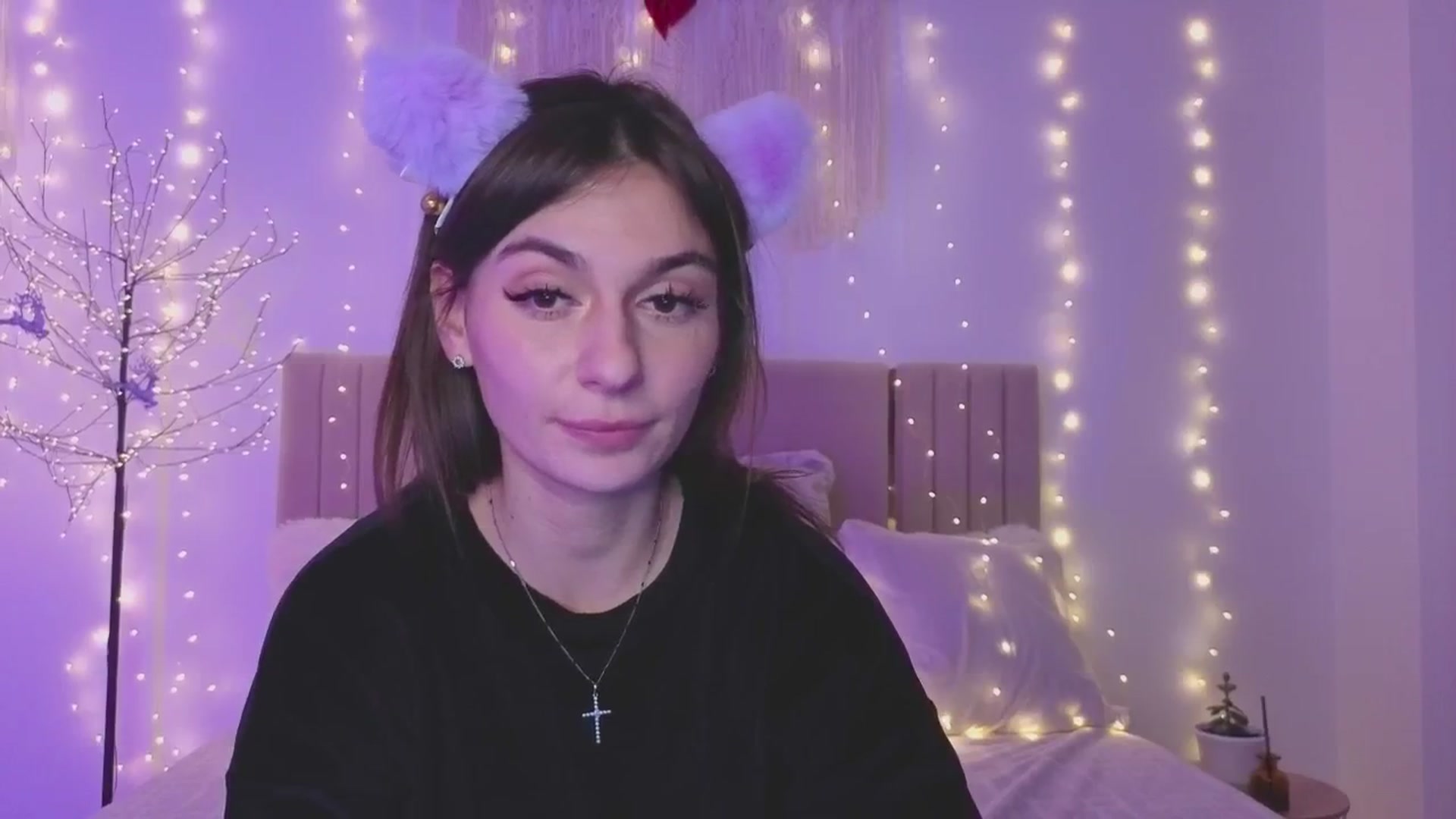 Gallery image thumbnail from M1ss_arina's myfreecams stream on, 12/20/2025, 01:03 image 9 of 20