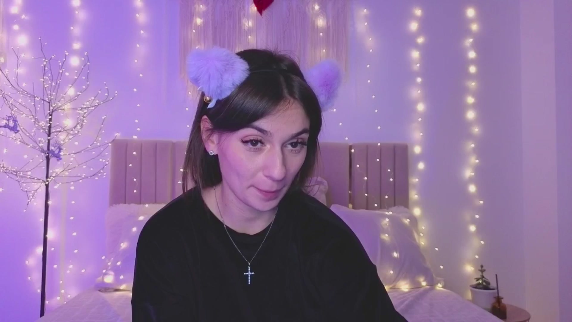 Gallery image thumbnail from M1ss_arina's myfreecams stream on, 12/20/2025, 01:03 image 11 of 20