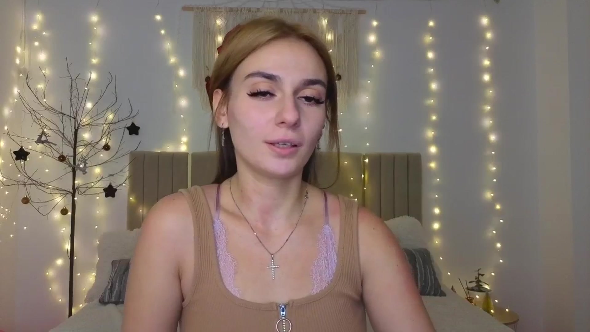 Gallery image thumbnail from M1ss_arina's myfreecams stream on, 01/08/2026, 22:41 image 16 of 20