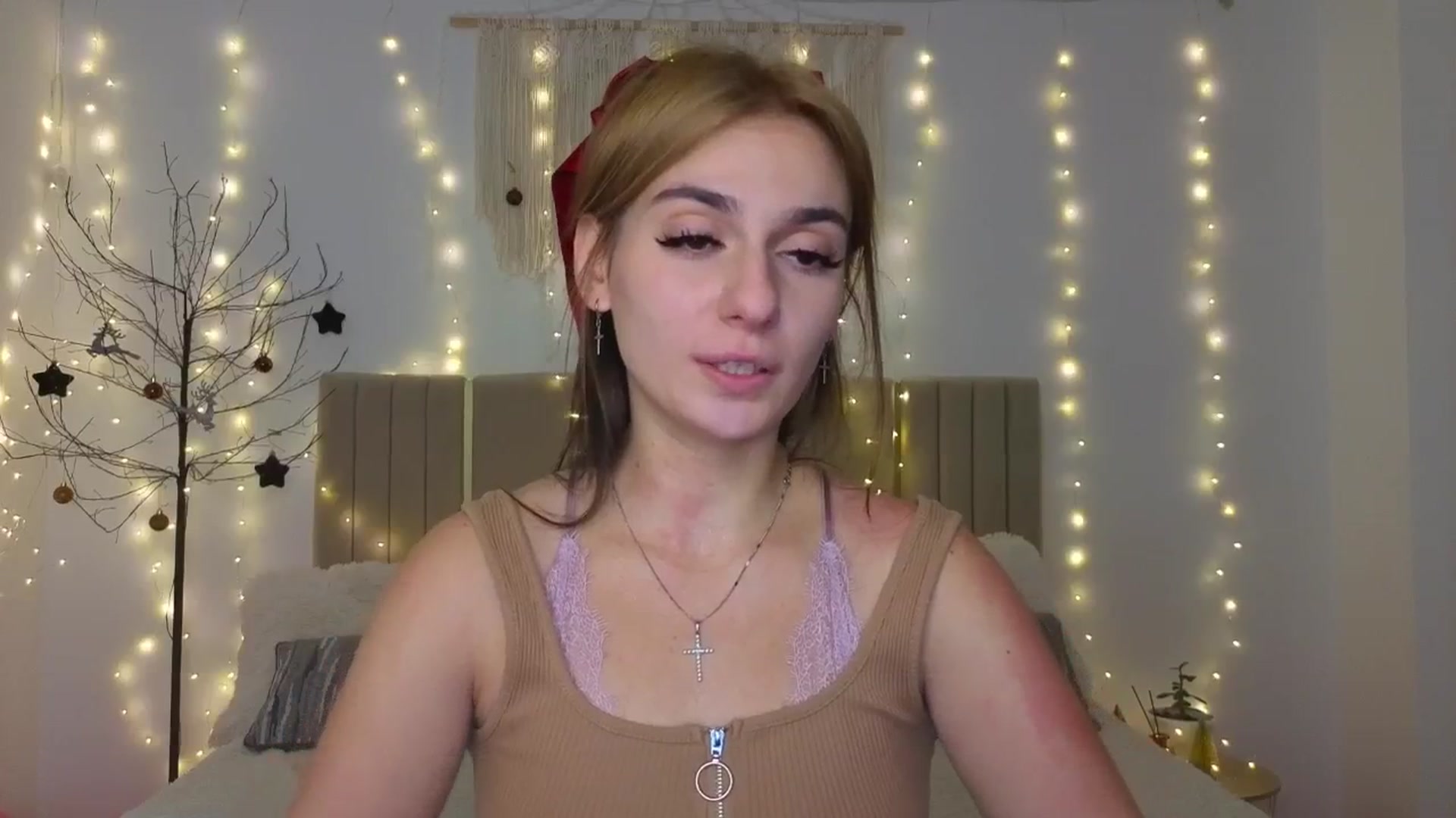 Gallery image thumbnail from M1ss_arina's myfreecams stream on, 01/08/2026, 22:41 image 15 of 20