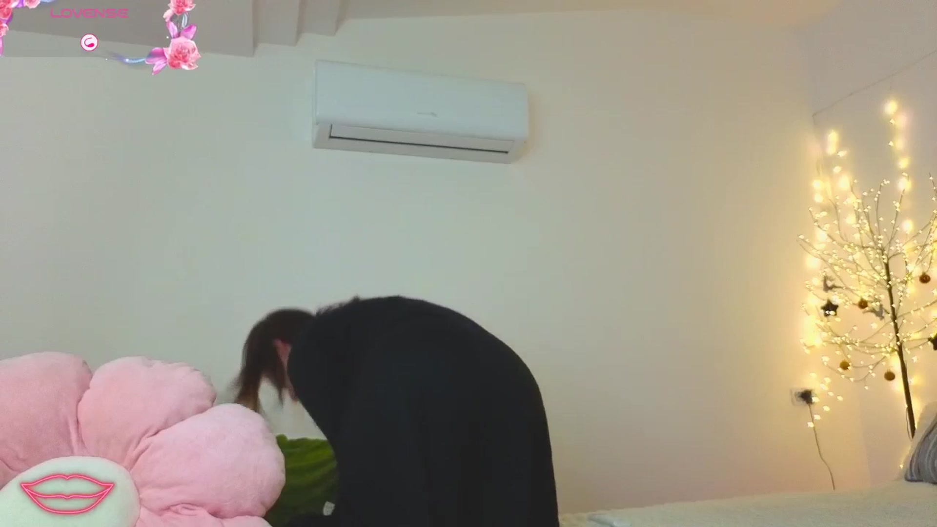 Gallery image thumbnail from M1ss_arina's myfreecams stream on, 01/12/2026, 24:38 image 12 of 20