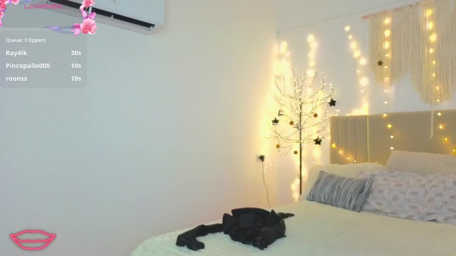 Gallery image thumbnail from M1ss_arina's myfreecams stream on, 01/12/2026, 03:02 image 3 of 20