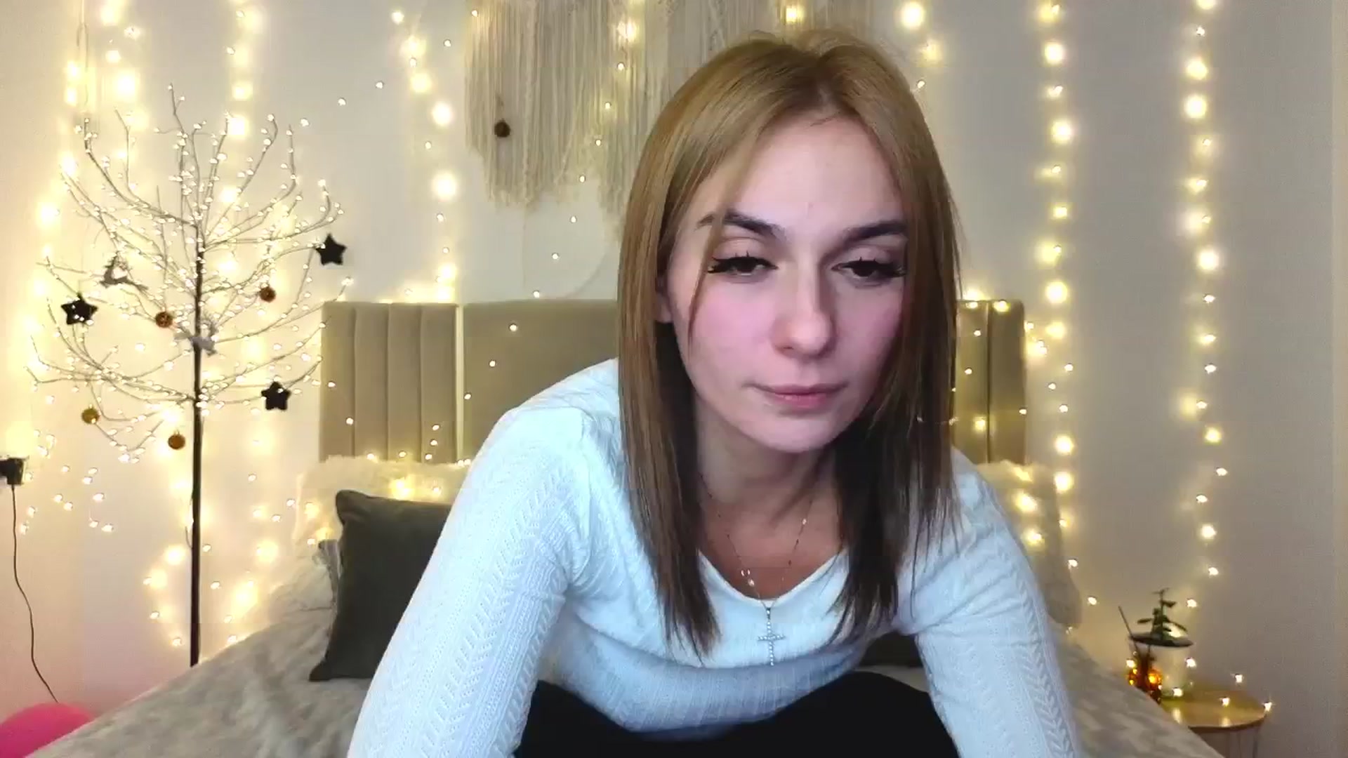 Gallery image thumbnail from M1ss_arina's myfreecams stream on, 01/13/2026, 24:01 image 13 of 20