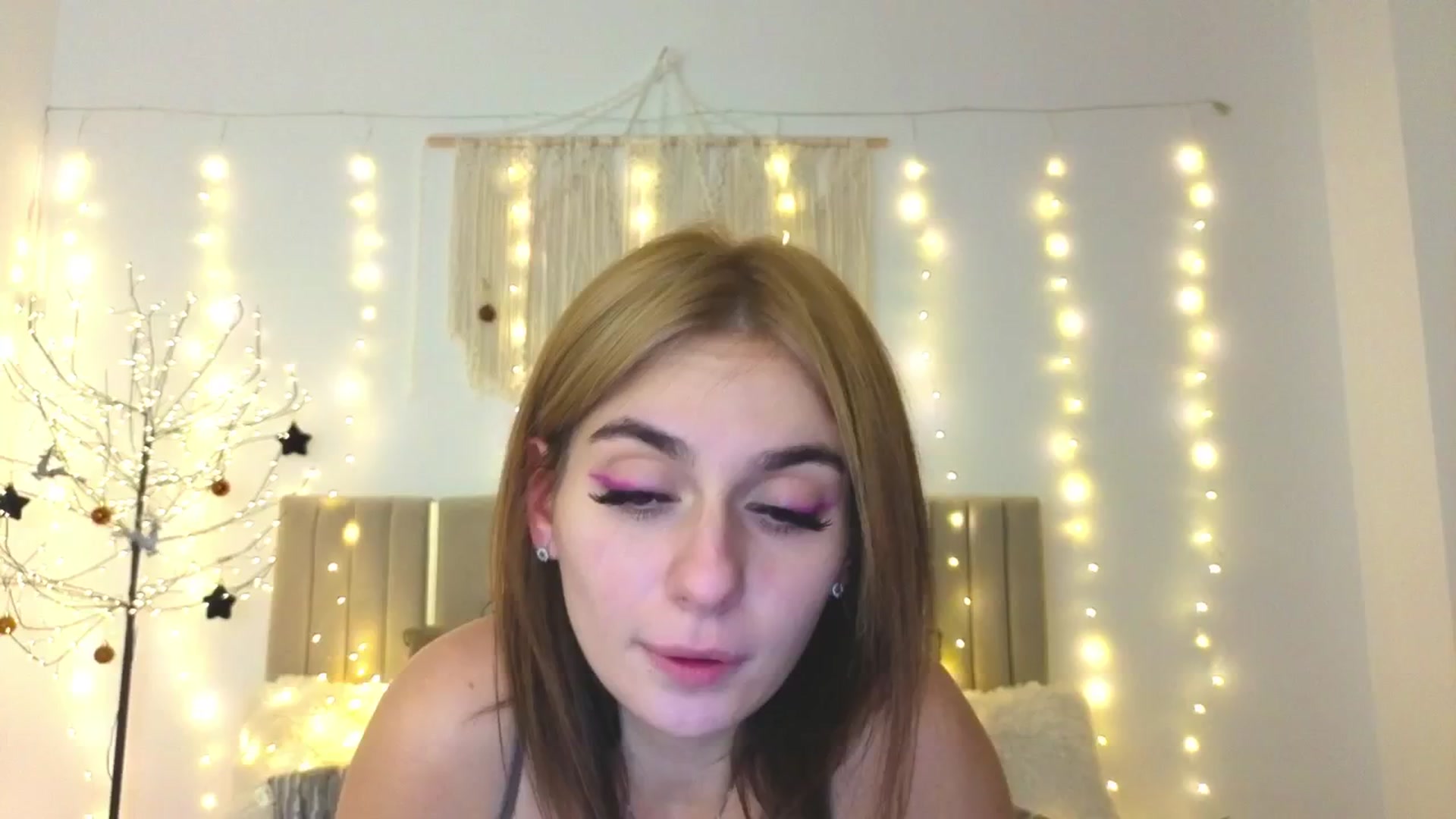 Gallery image thumbnail from M1ss_arina's myfreecams stream on, 01/16/2026, 04:56 image 18 of 20