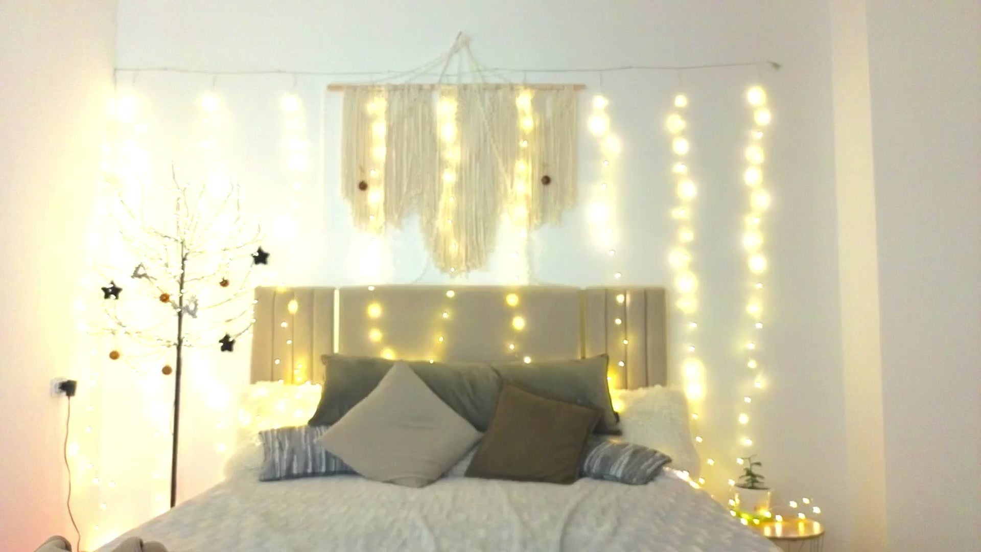 Gallery image thumbnail from M1ss_arina's myfreecams stream on, 01/16/2026, 04:56 image 14 of 20