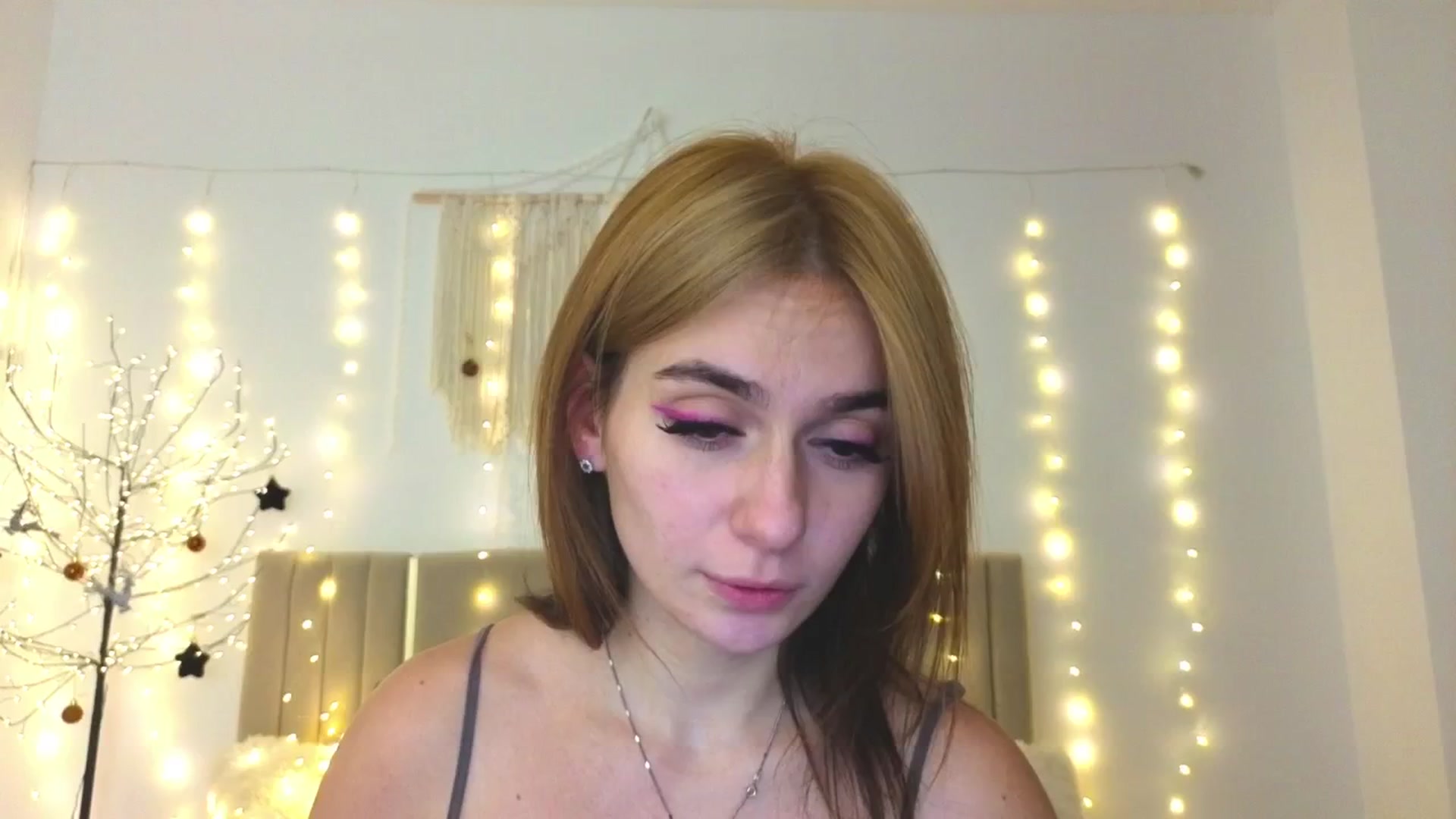 Gallery image thumbnail from M1ss_arina's myfreecams stream on, 01/16/2026, 04:56 image 17 of 20