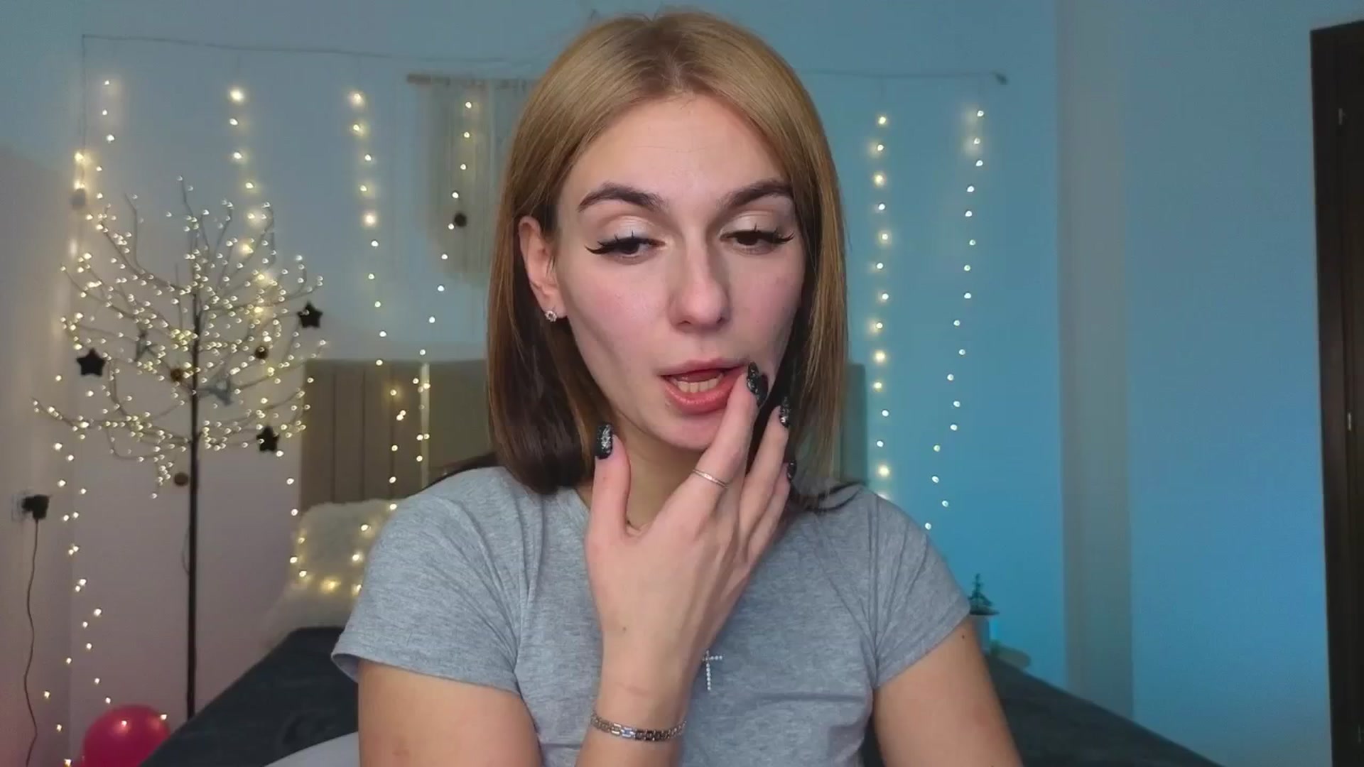 Gallery image thumbnail from M1ss_arina's myfreecams stream on, 01/21/2026, 01:05 image 11 of 20