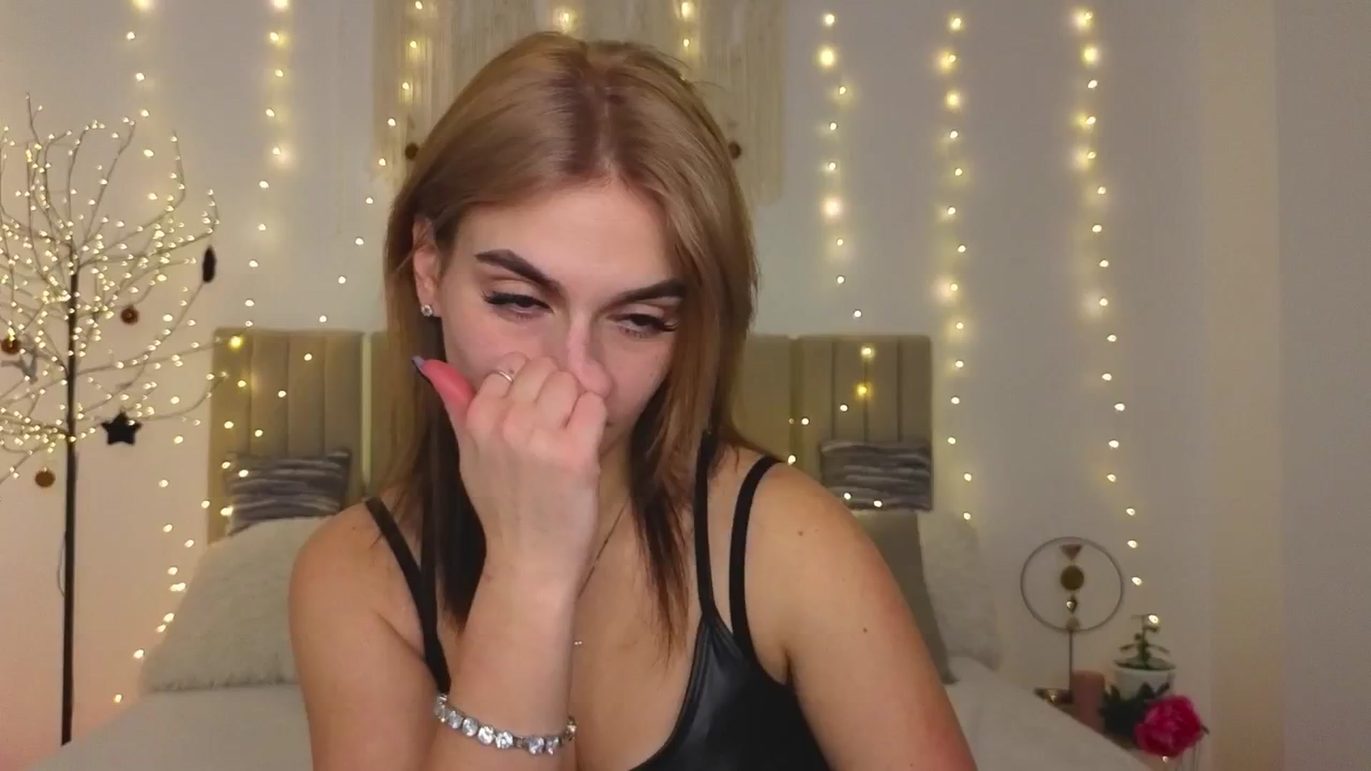 Gallery image thumbnail from M1ss_arina's myfreecams stream on, 01/25/2026, 16:31 image 3 of 20